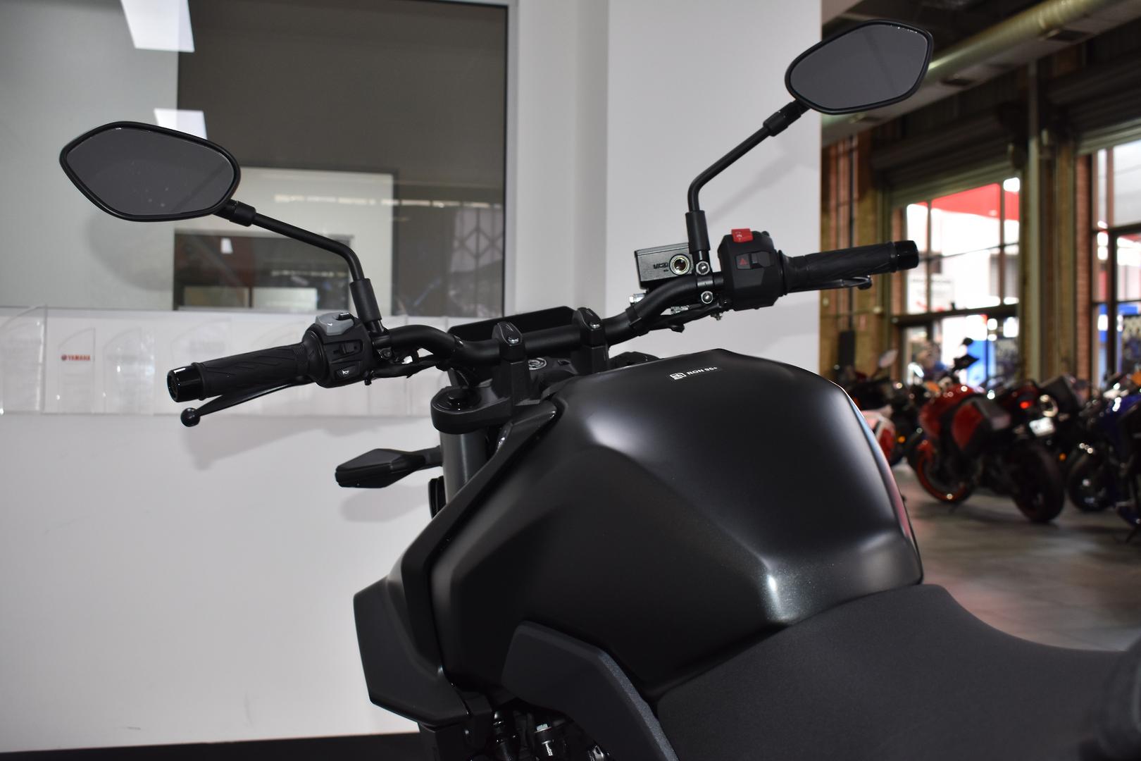 2025 SUZUKI GSX-8S ROAD