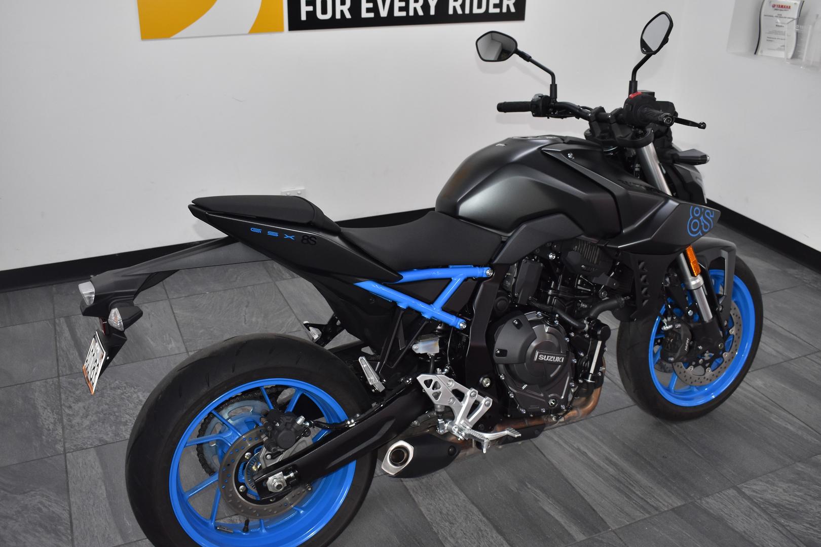 2025 SUZUKI GSX-8S ROAD