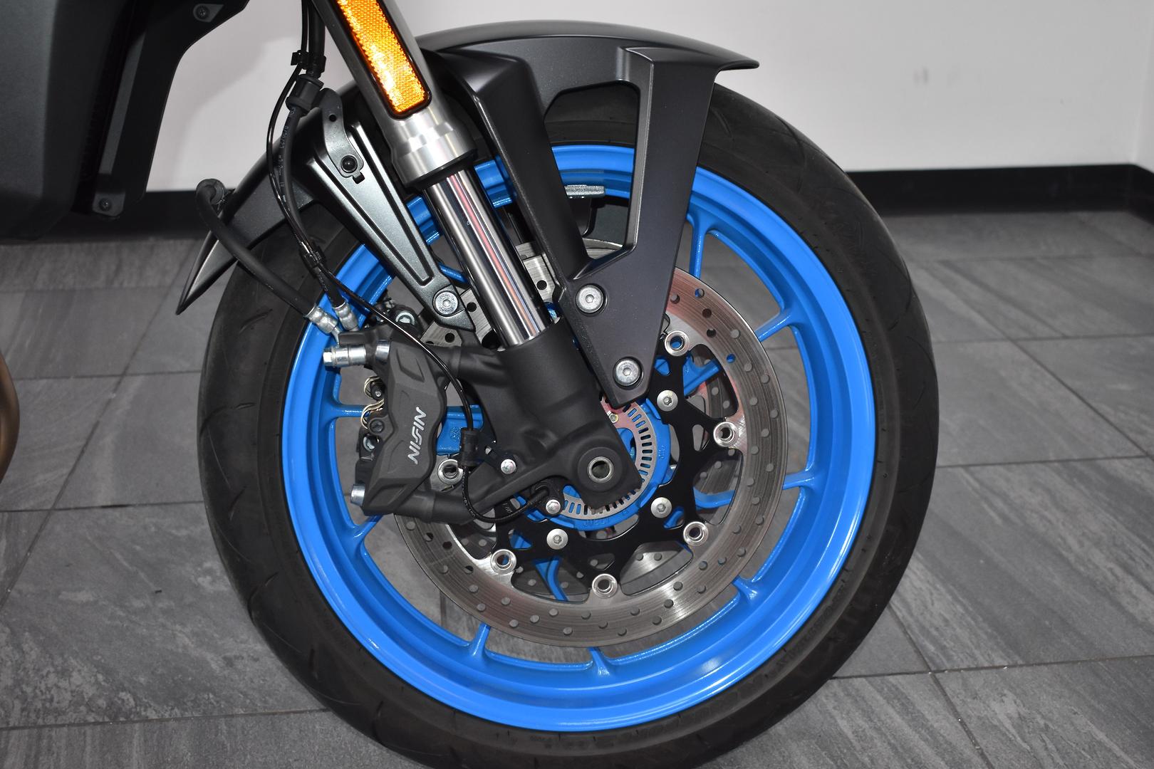 2025 SUZUKI GSX-8S ROAD