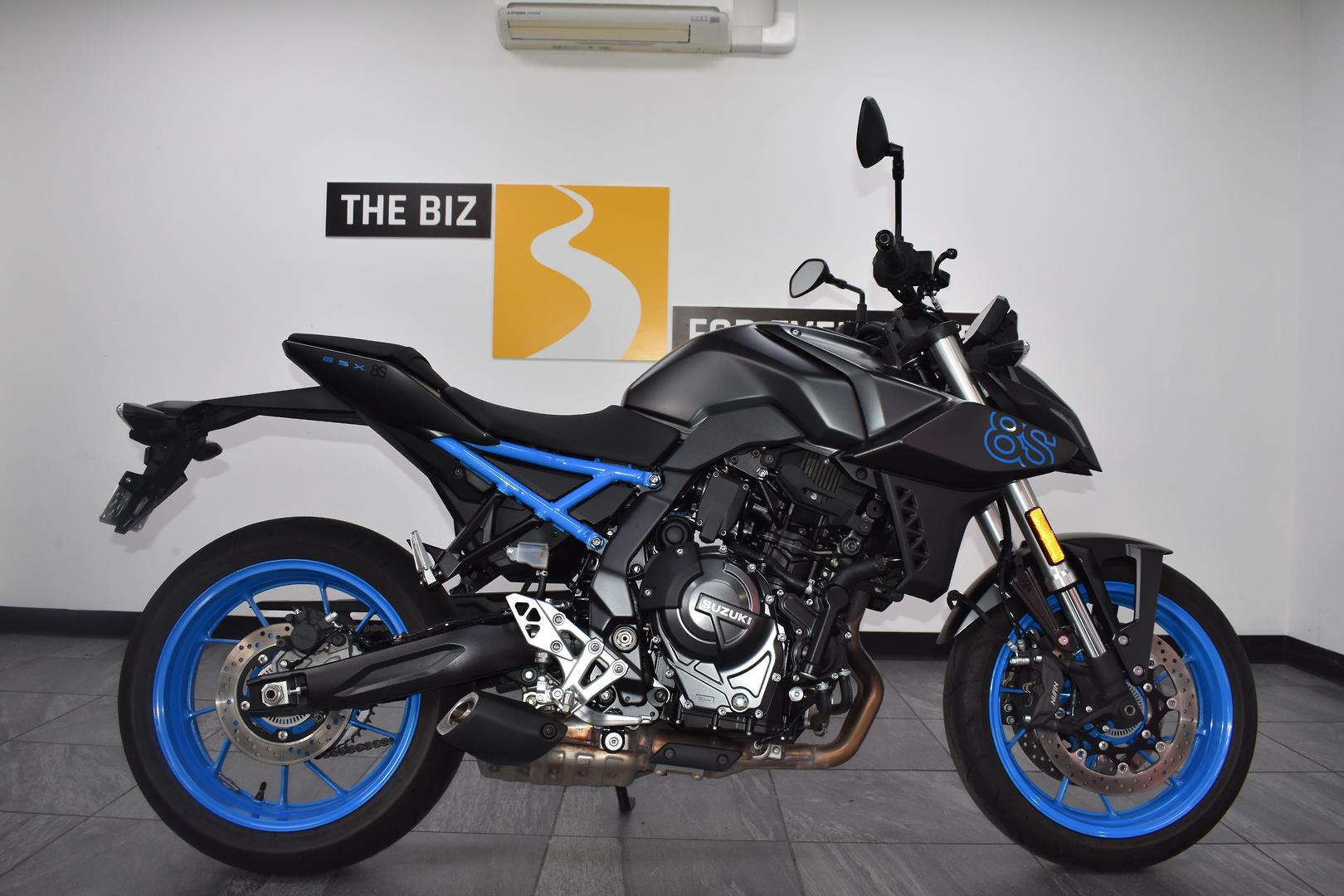 2025 SUZUKI GSX-8S ROAD