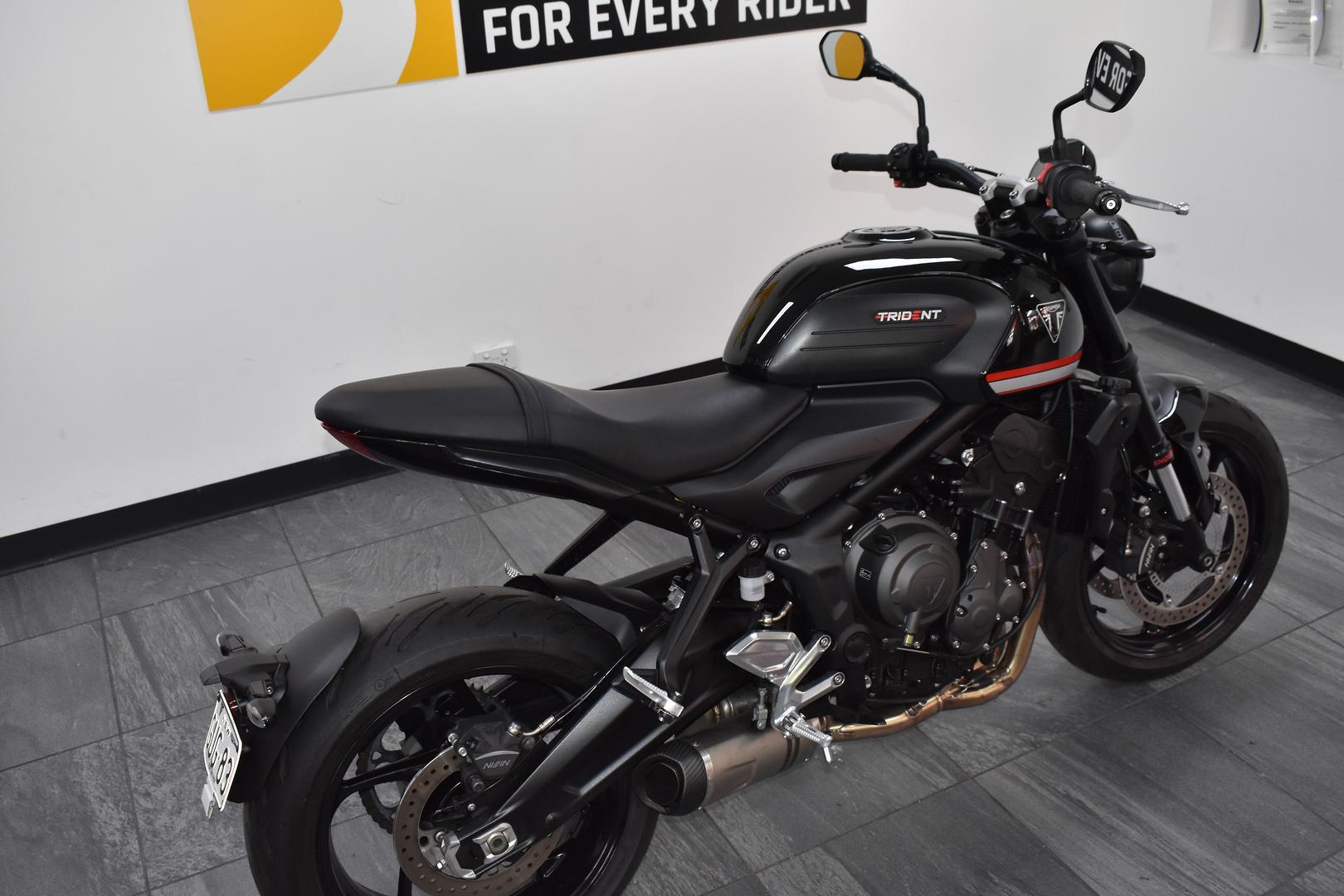2024 TRIUMPH TRIDENT 660 ROAD