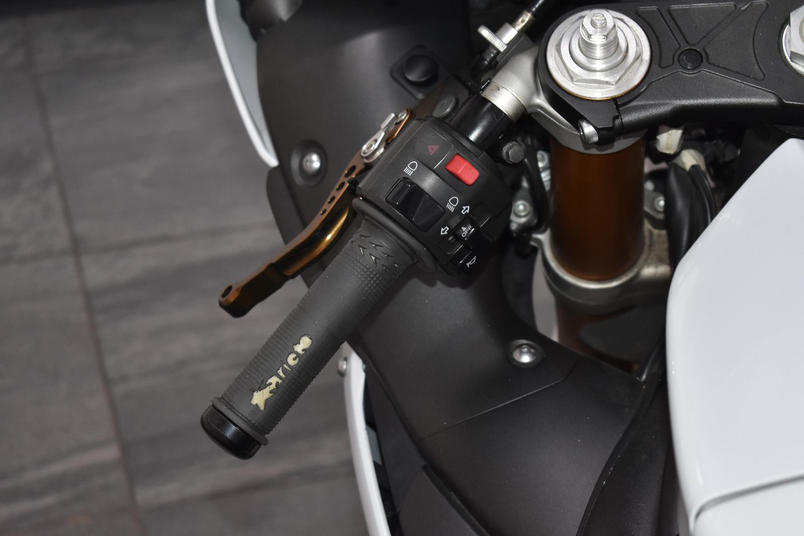 2010 YAMAHA YZF-R1 SPORTS