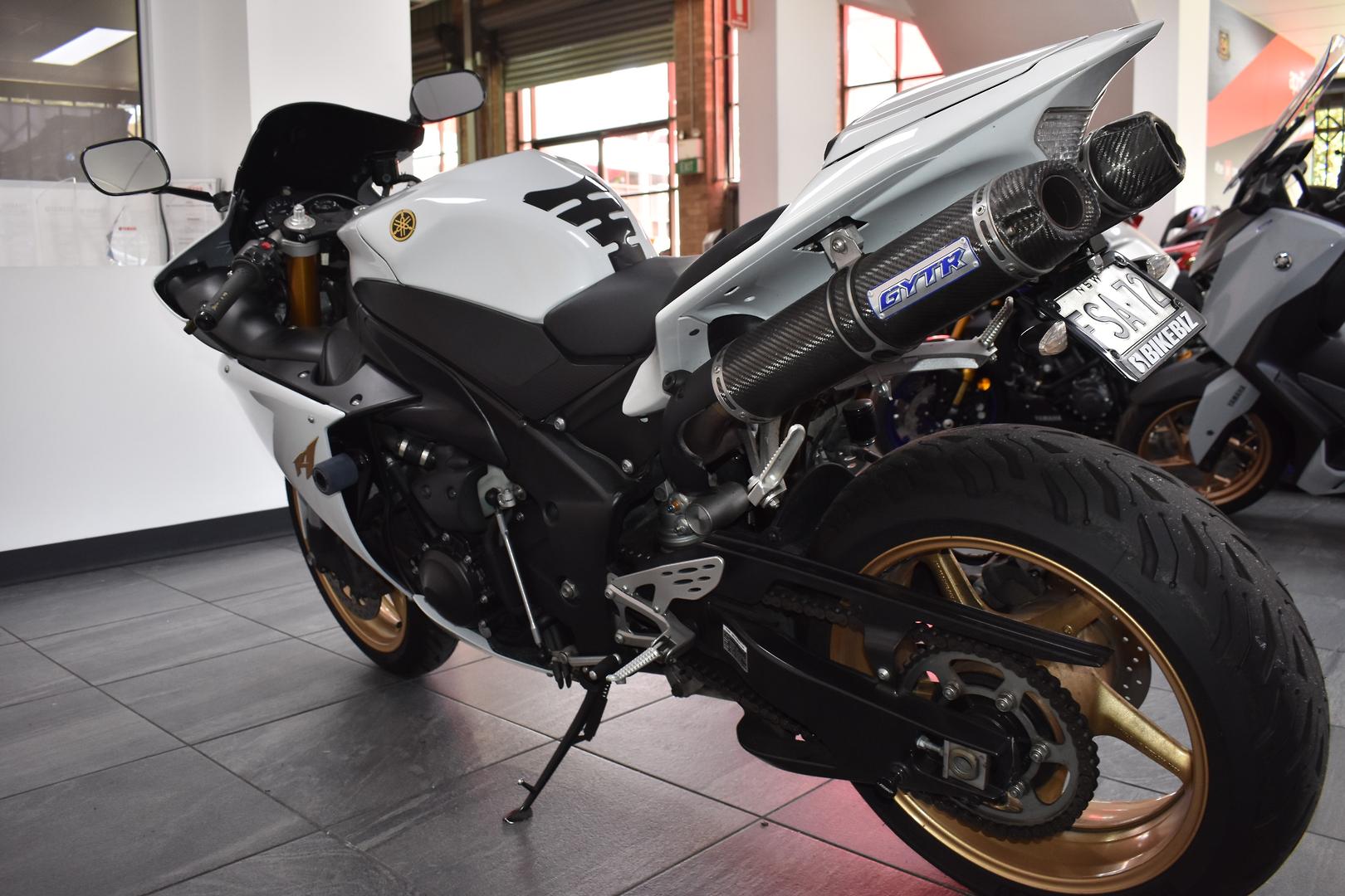 2010 YAMAHA YZF-R1 SPORTS