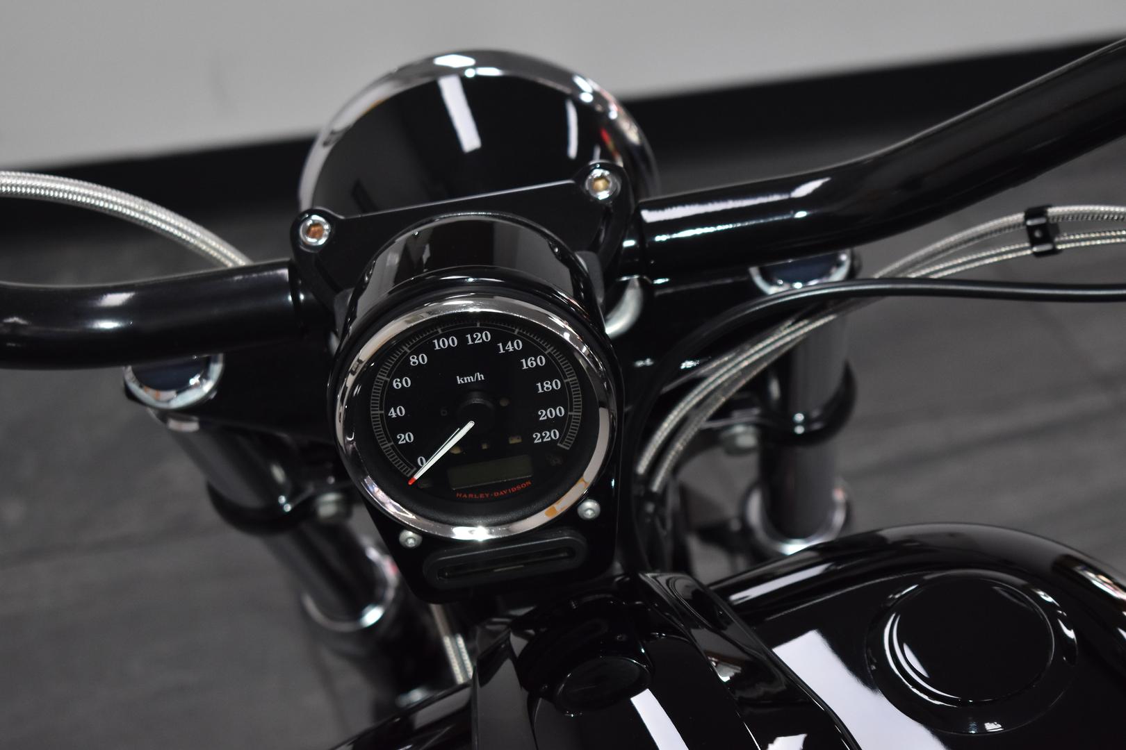 2011 HARLEY-DAVIDSON FXS BLACKLINE CRUISER