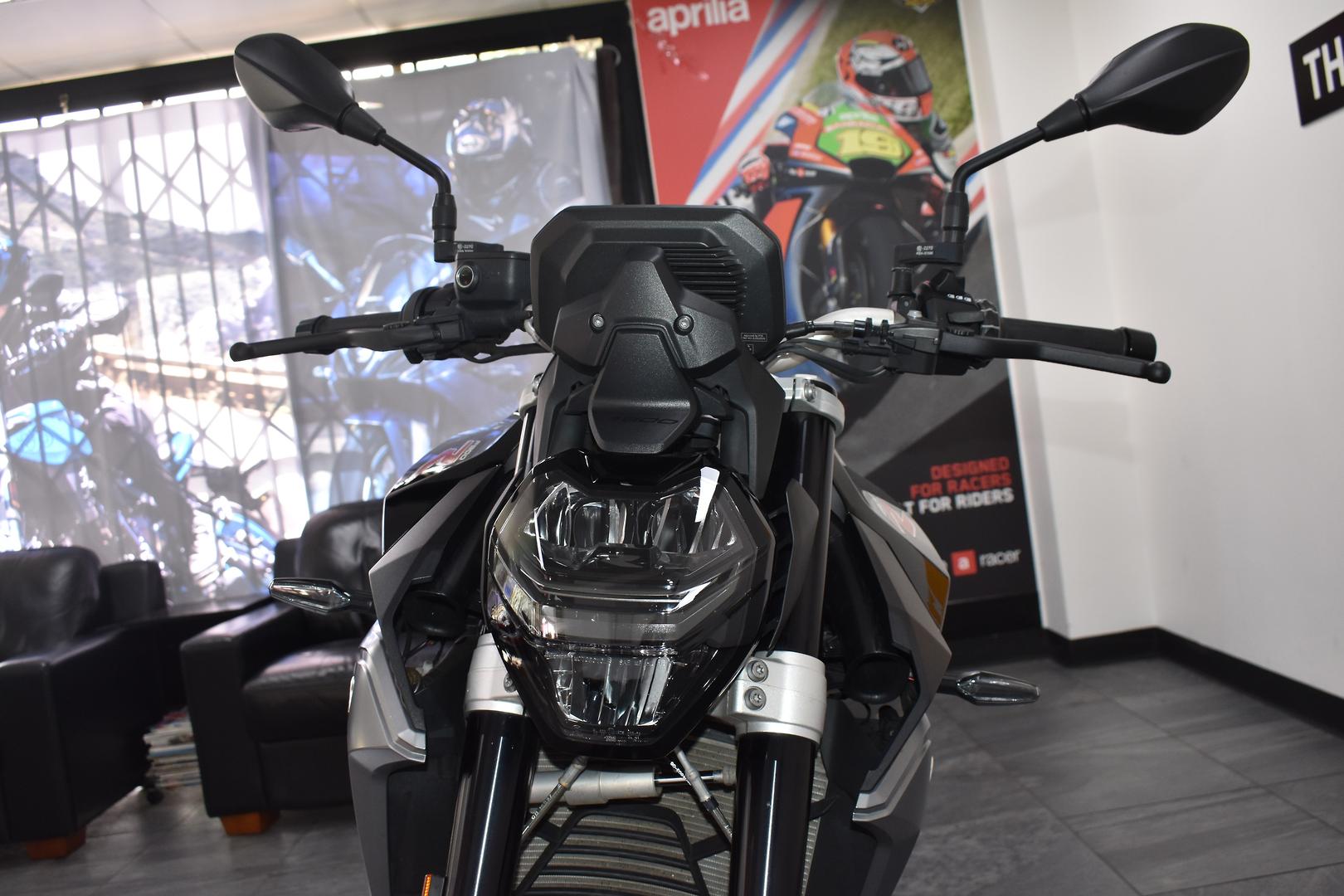 2023 BMW F 900 R ROAD