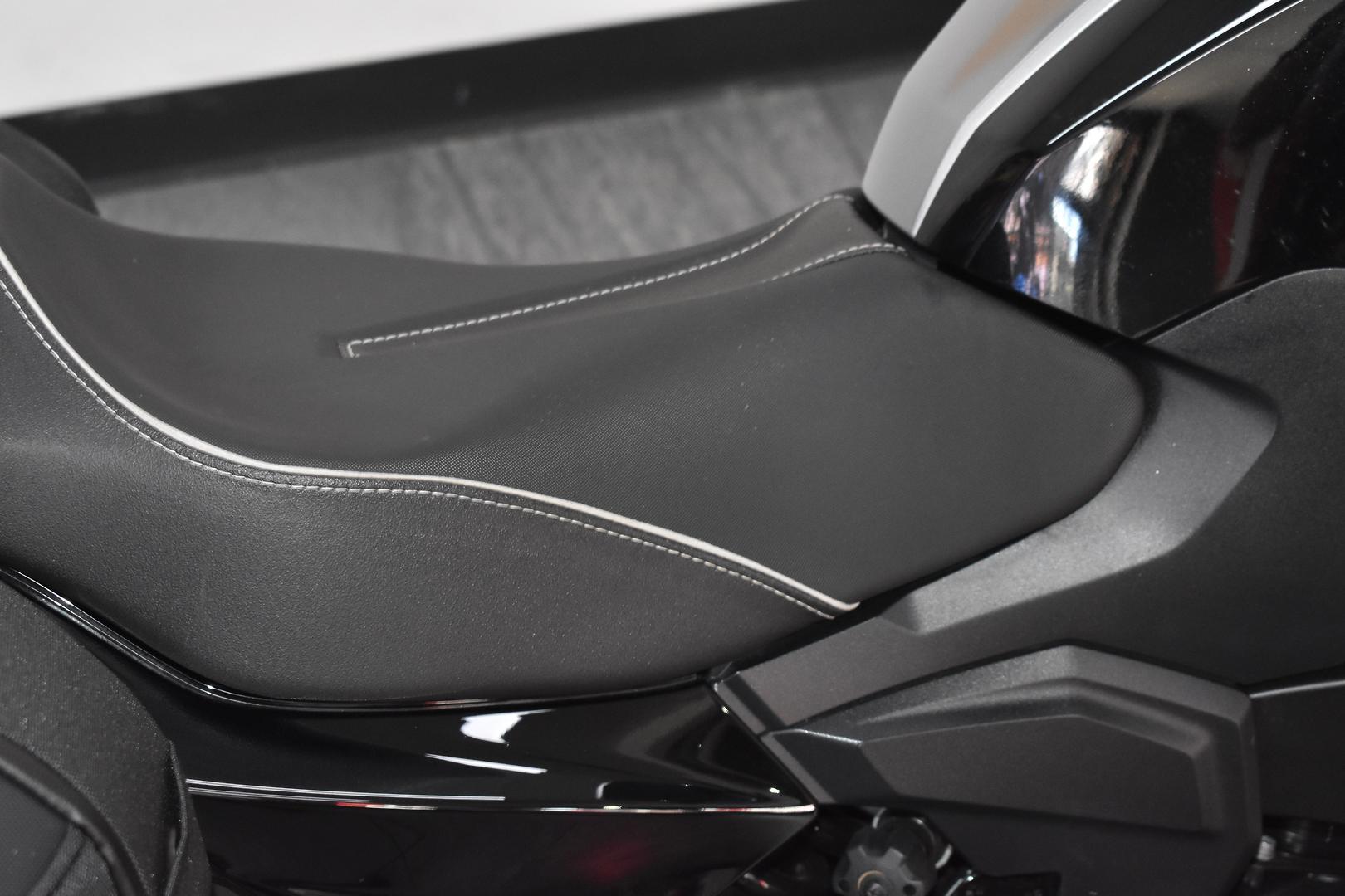 2023 BMW F 900 R ROAD