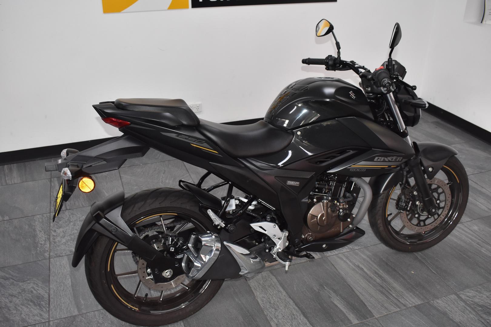 2023 SUZUKI GIXXER ROAD
