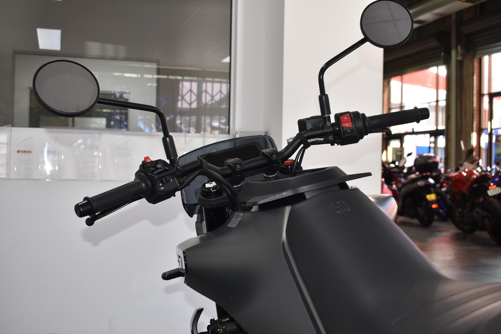 2025 HUSQVARNA SVARTPILEN 401 ROAD