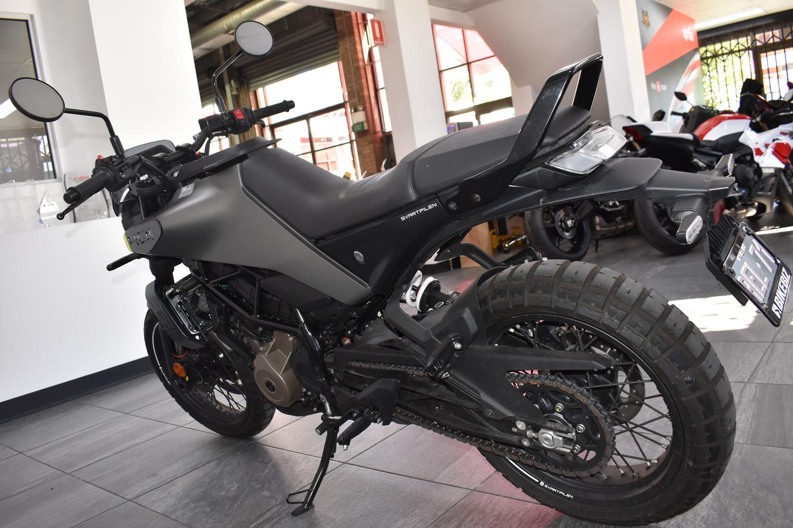 2025 HUSQVARNA SVARTPILEN 401 ROAD