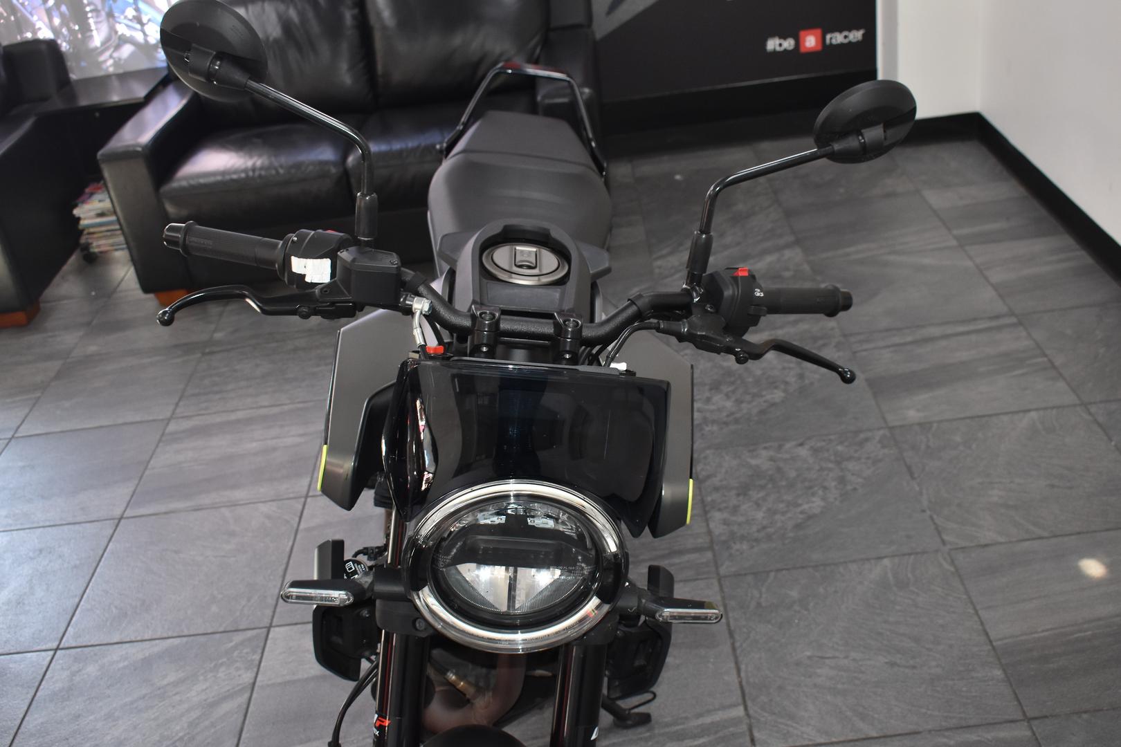 2025 HUSQVARNA SVARTPILEN 401 ROAD