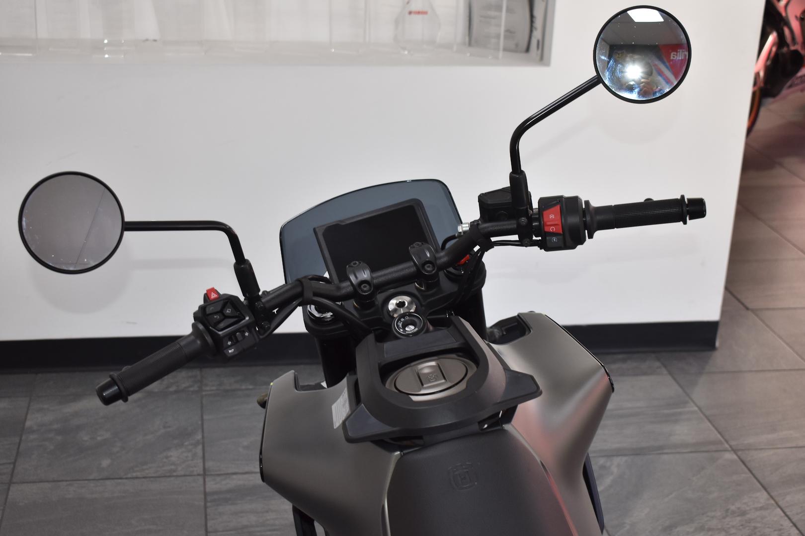 2025 HUSQVARNA SVARTPILEN 401 ROAD