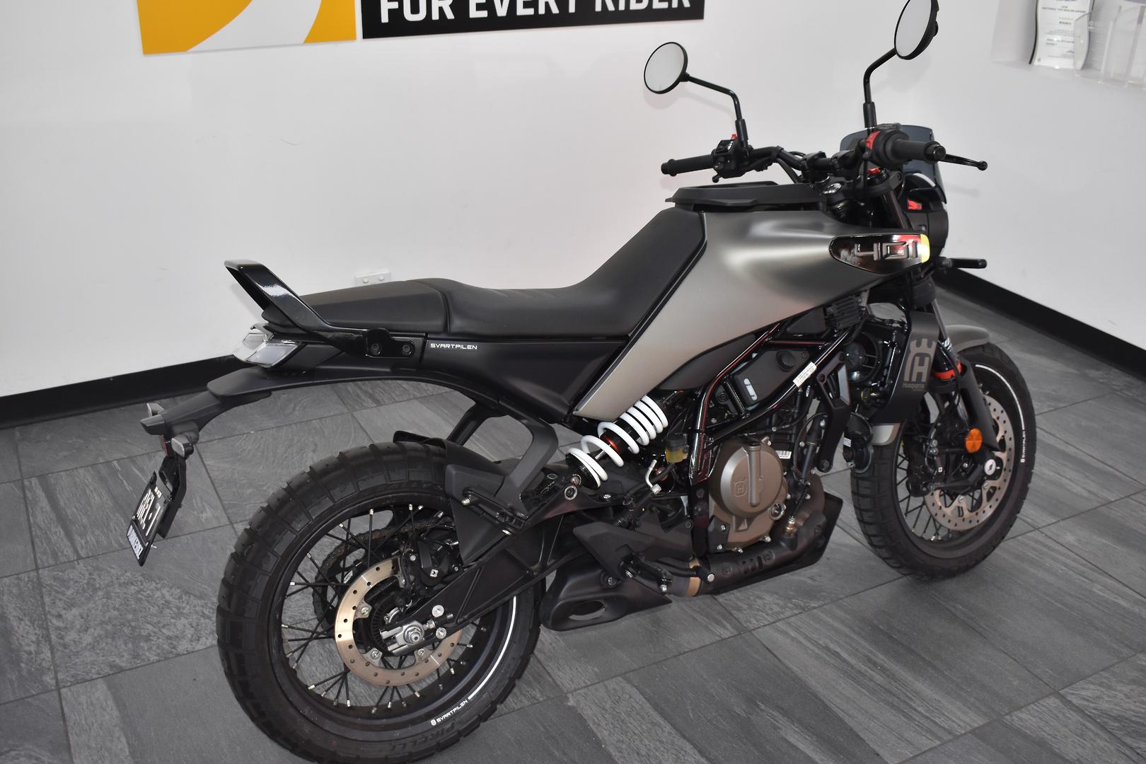 2025 HUSQVARNA SVARTPILEN 401 ROAD