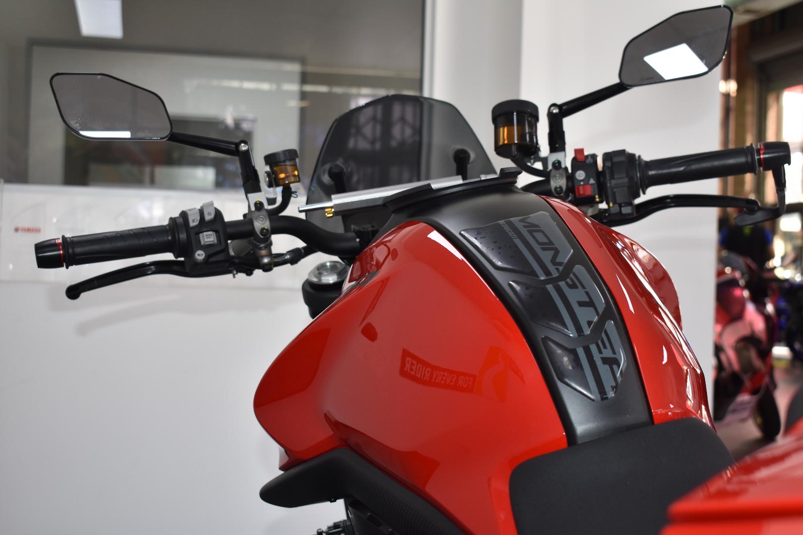 2023 DUCATI MONSTER ROAD