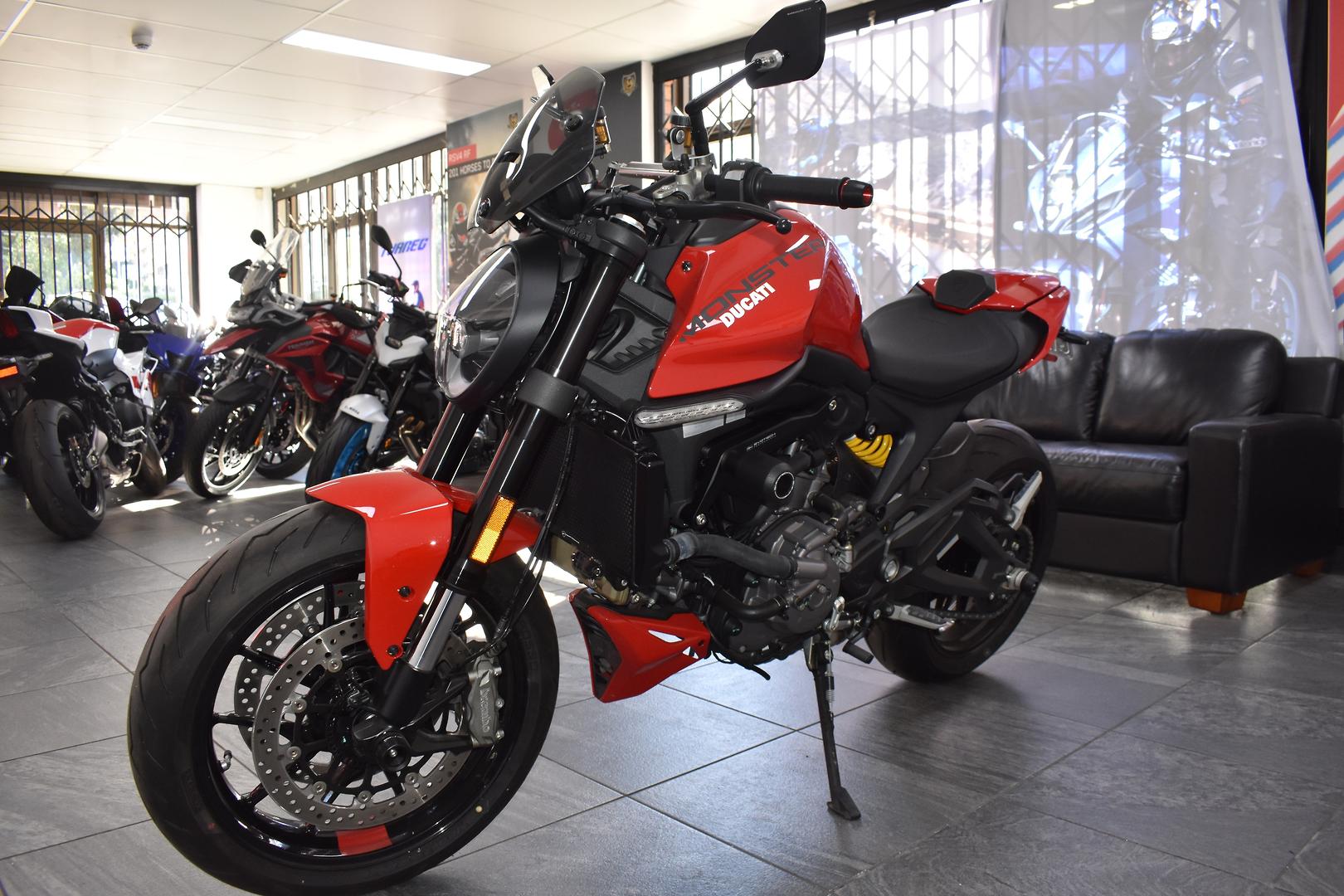 2023 DUCATI MONSTER ROAD