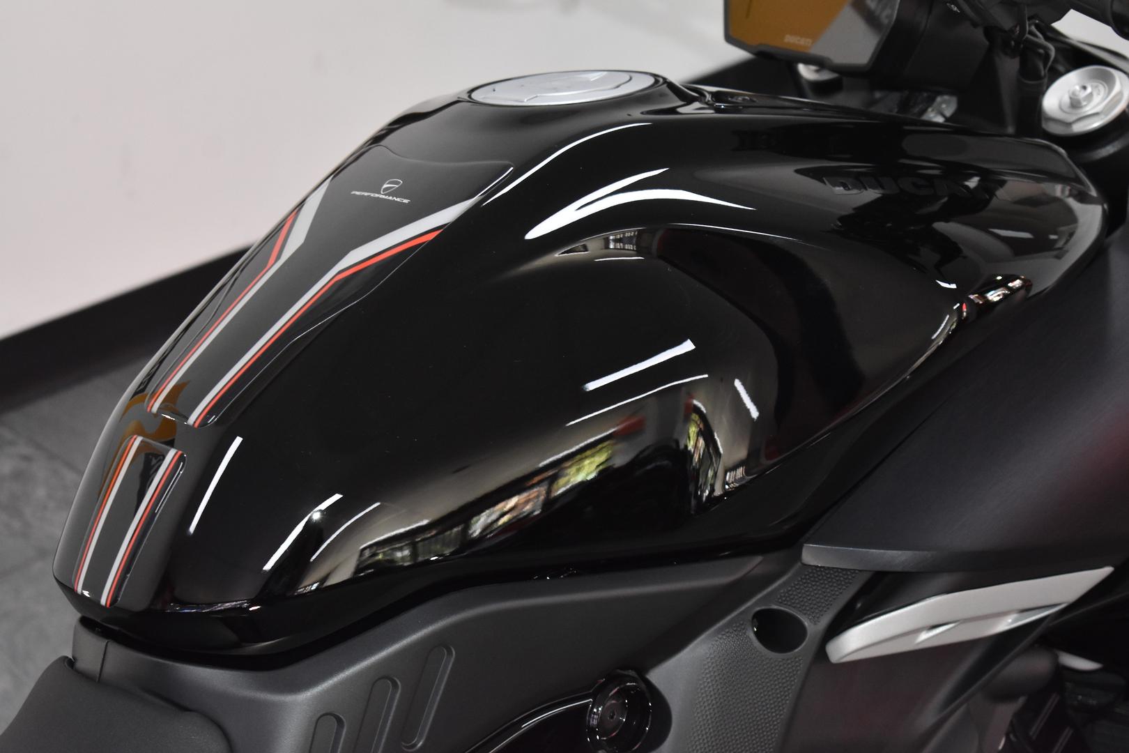 2024 DUCATI DIAVEL V4 CRUISER