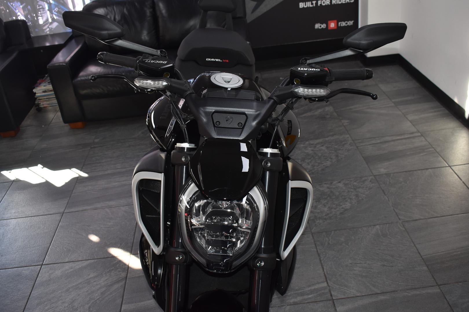 2024 DUCATI DIAVEL V4 CRUISER