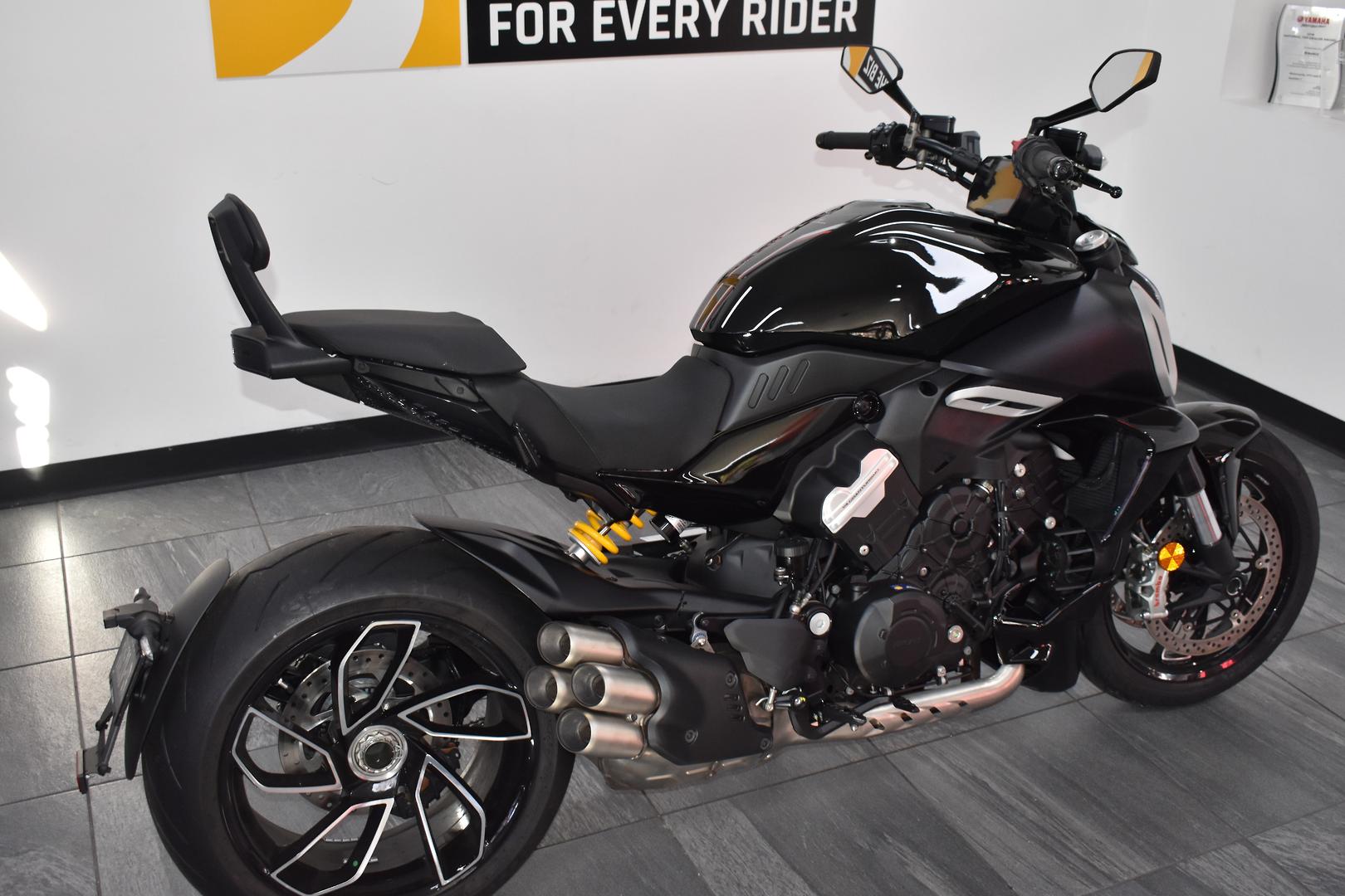 2024 DUCATI DIAVEL V4 CRUISER