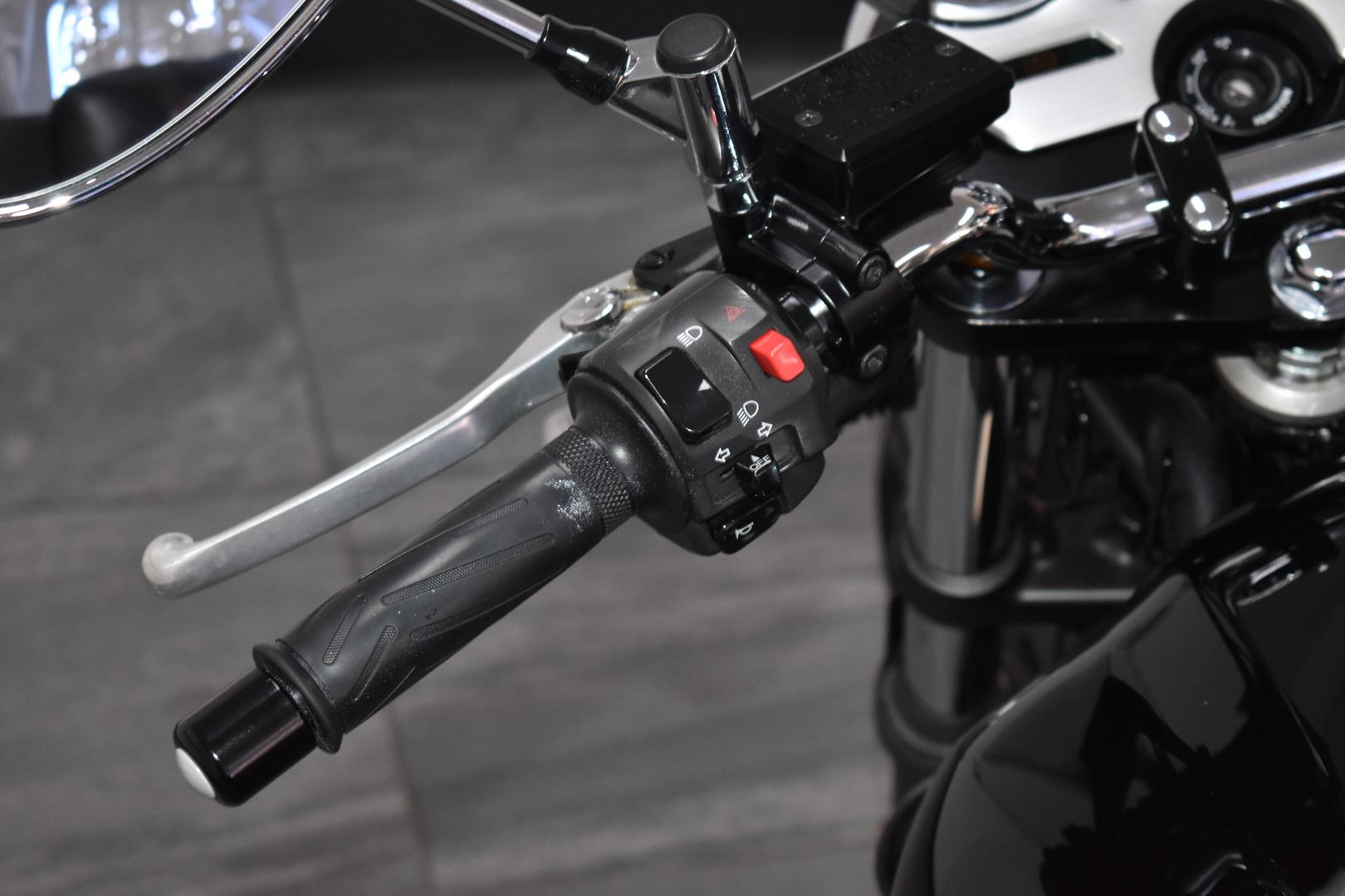 2011 YAMAHA XJR1300 ROAD