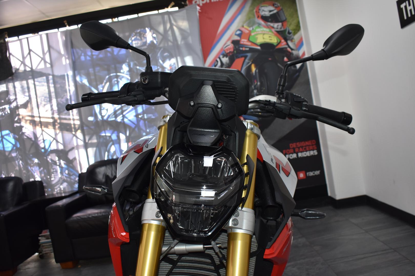 2021 BMW F 900 R ROAD