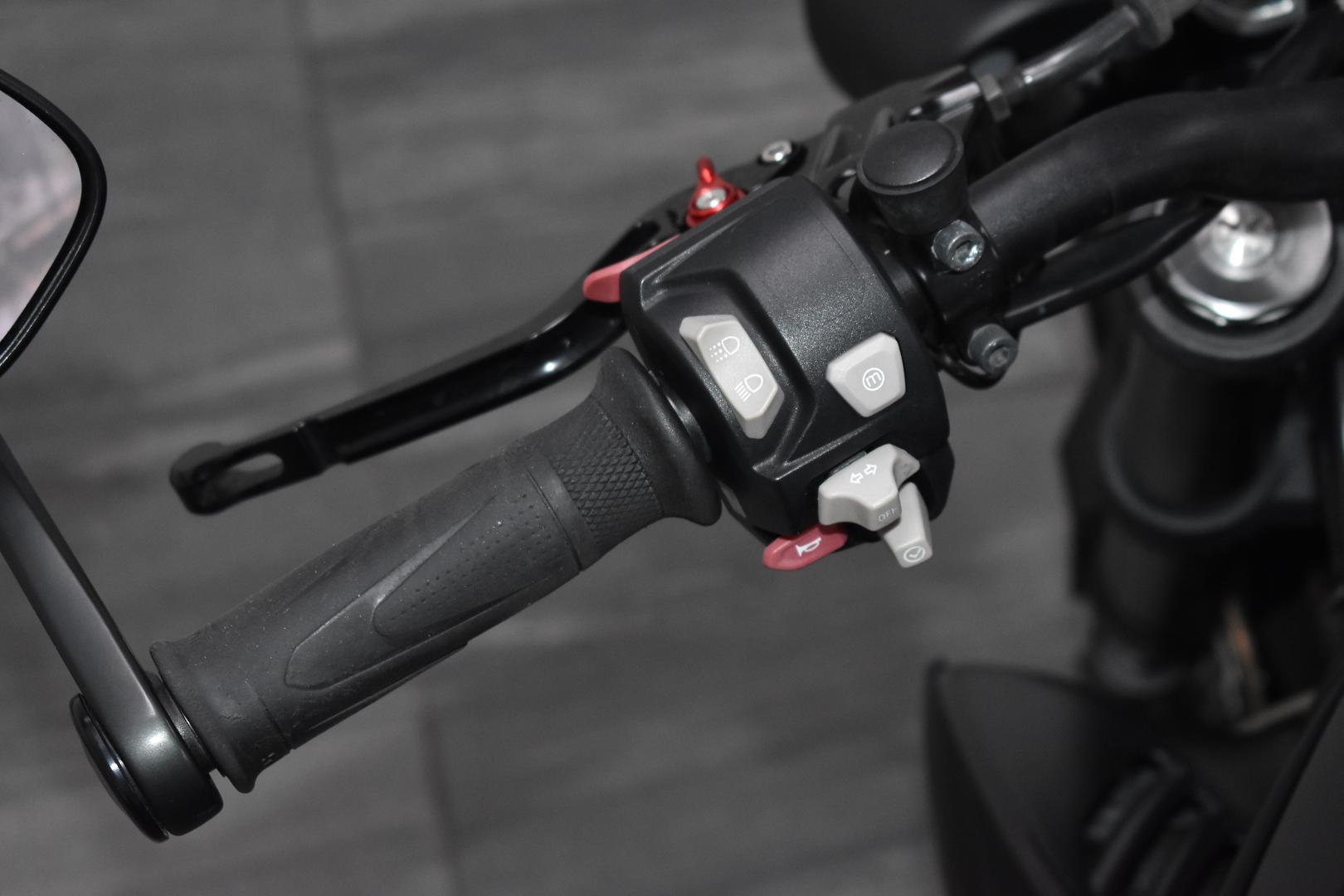 2019 TRIUMPH STREET TRIPLE R ROAD