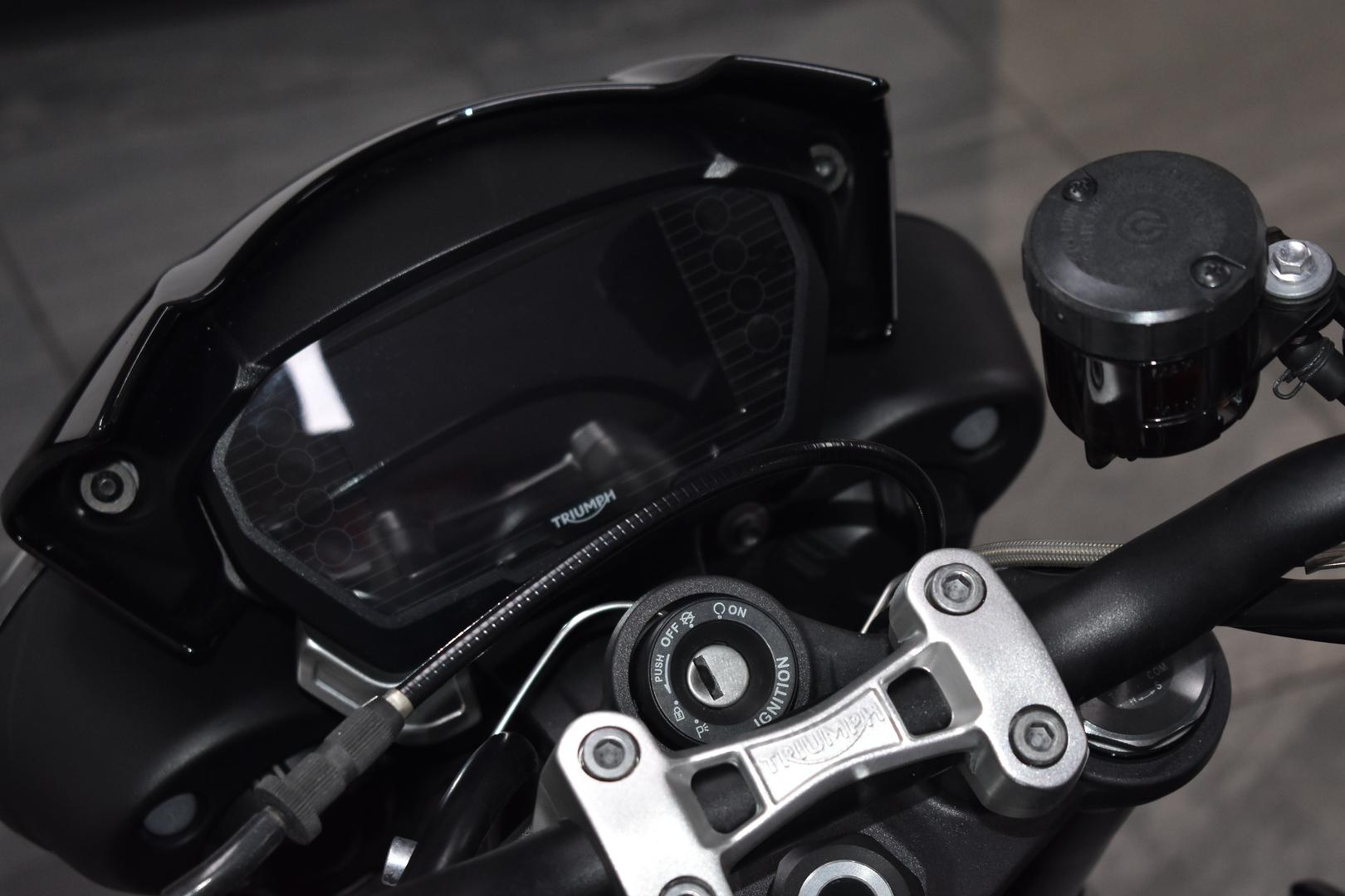 2019 TRIUMPH STREET TRIPLE R ROAD
