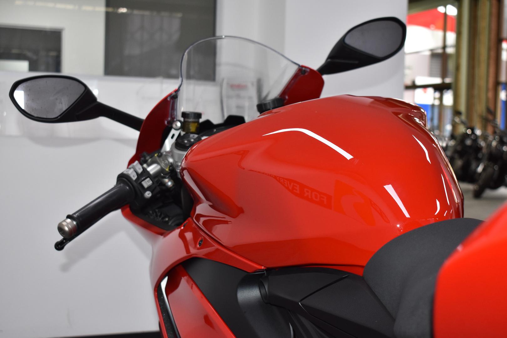 2024 DUCATI PANIGALE V2 SPORTS
