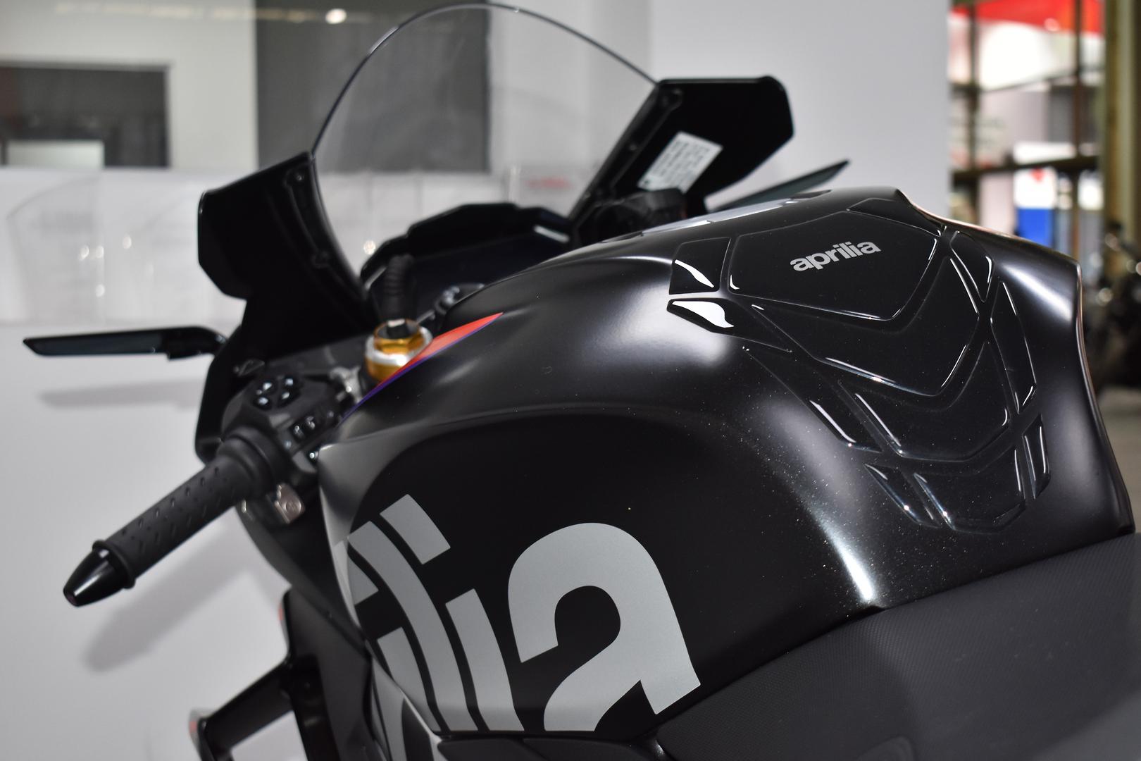 2023 APRILIA RSV4 FACTORY SPORTS