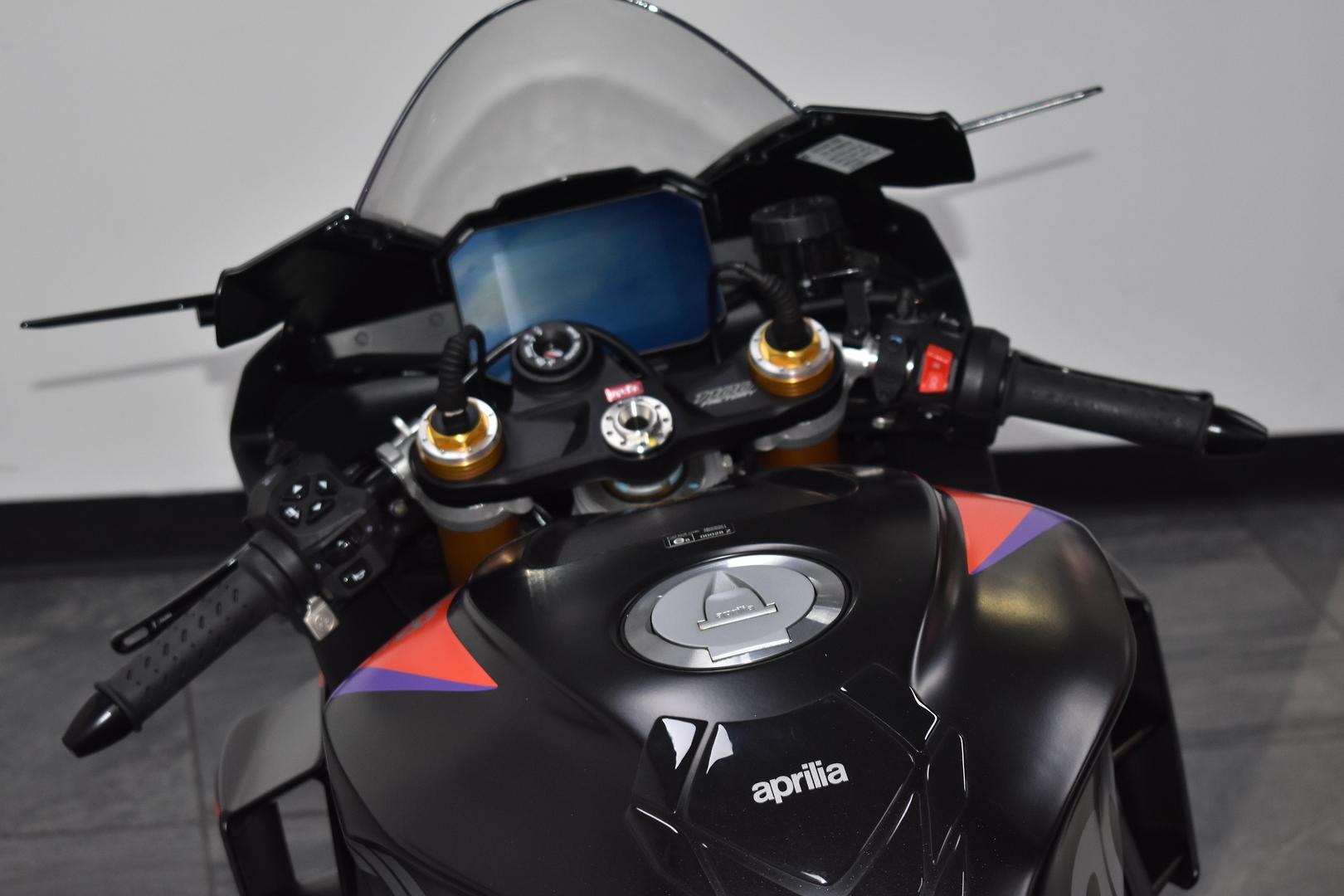 2023 APRILIA RSV4 FACTORY SPORTS