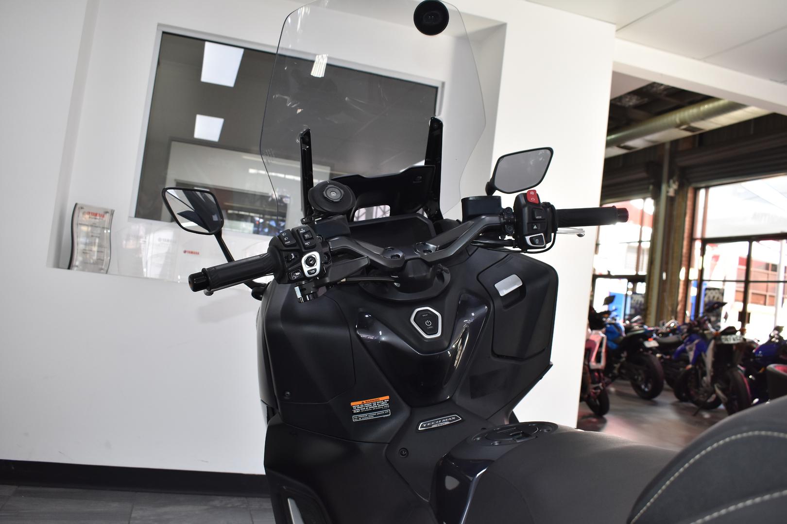 2023 YAMAHA TMAX 560 (ABS) SCOOTER