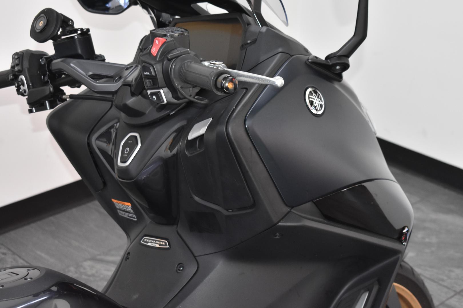 2023 YAMAHA TMAX 560 (ABS) SCOOTER
