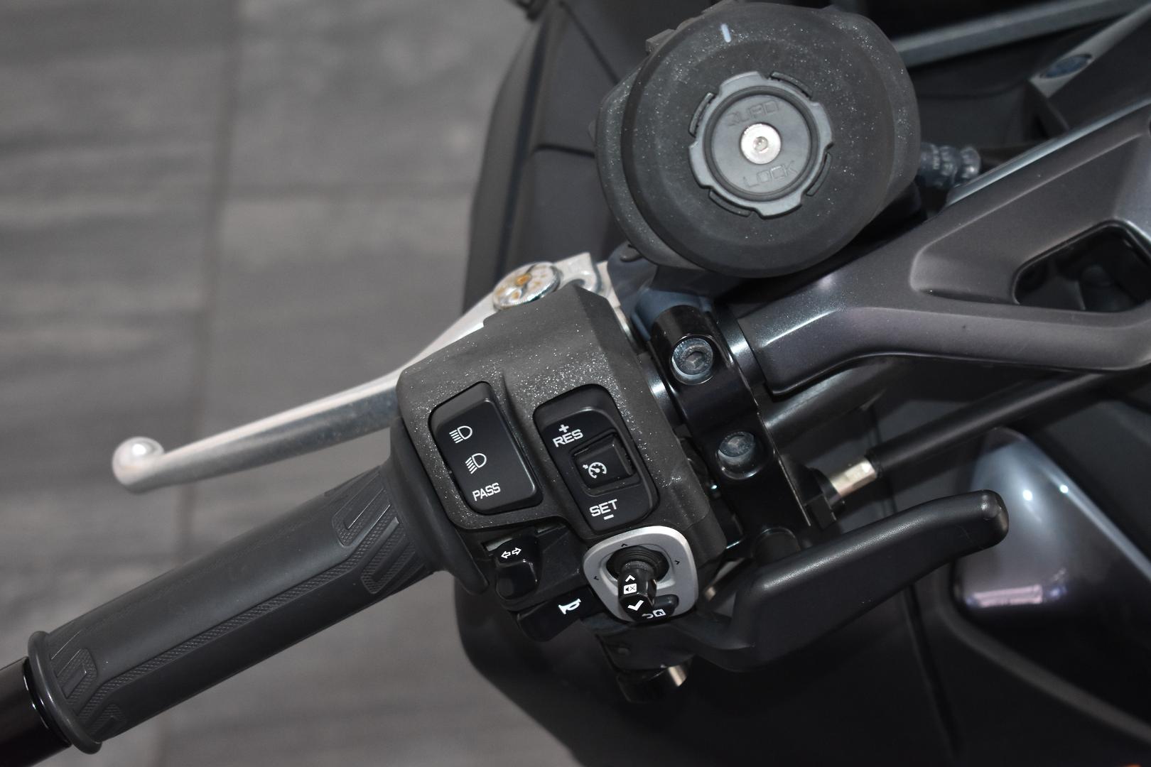 2023 YAMAHA TMAX 560 (ABS) SCOOTER