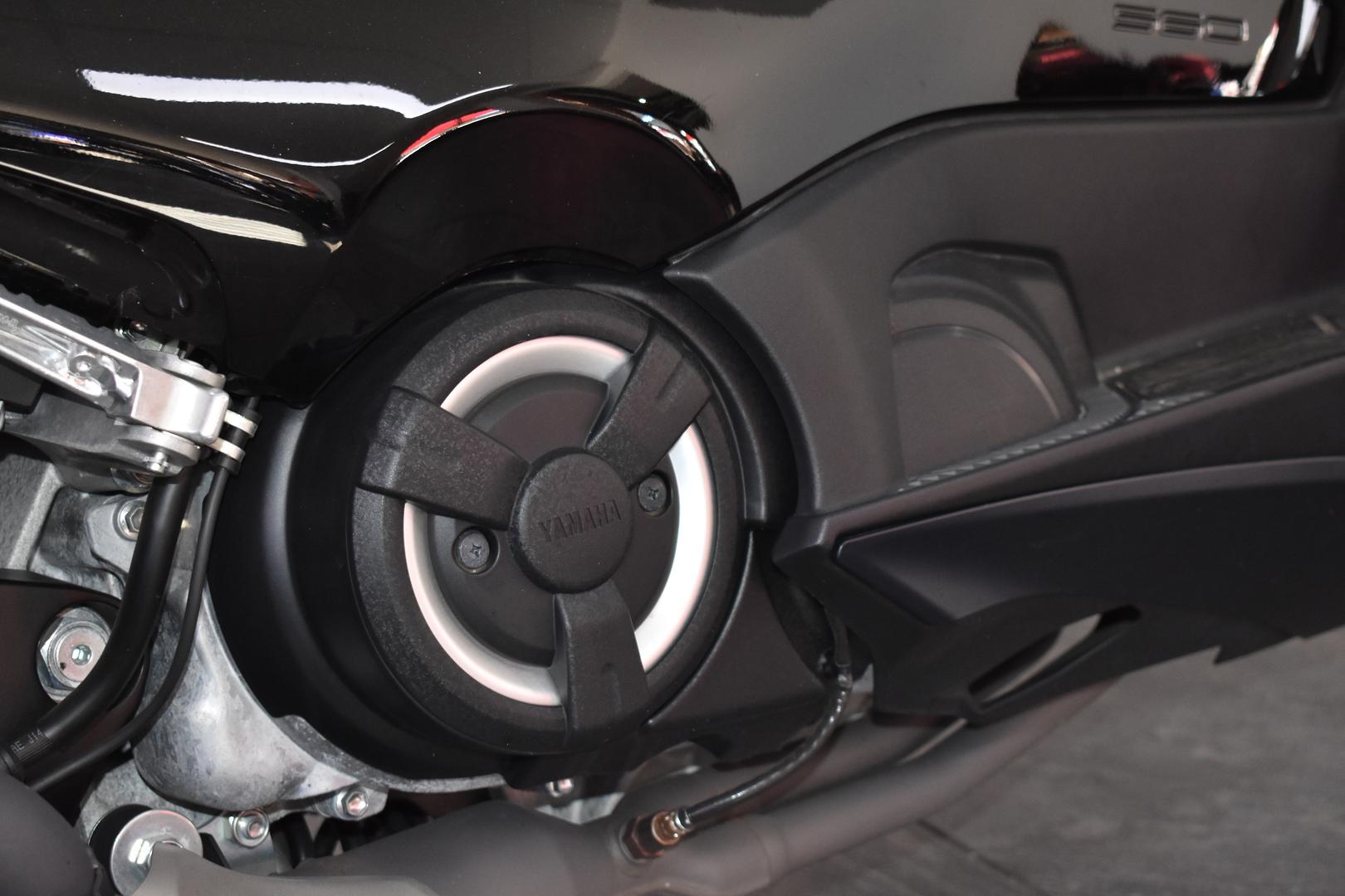 2023 YAMAHA TMAX 560 (ABS) SCOOTER