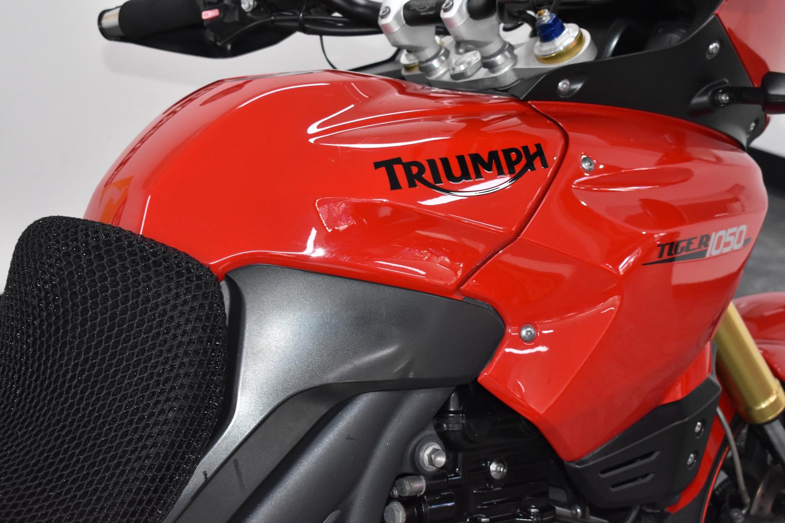 2013 TRIUMPH TIGER 1050 SE (ABS) SPORTS