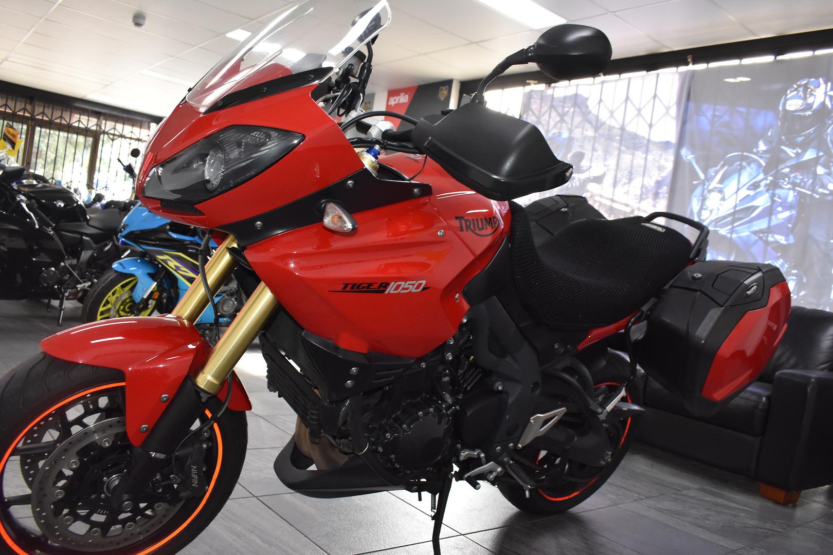 2013 TRIUMPH TIGER 1050 SE (ABS) SPORTS