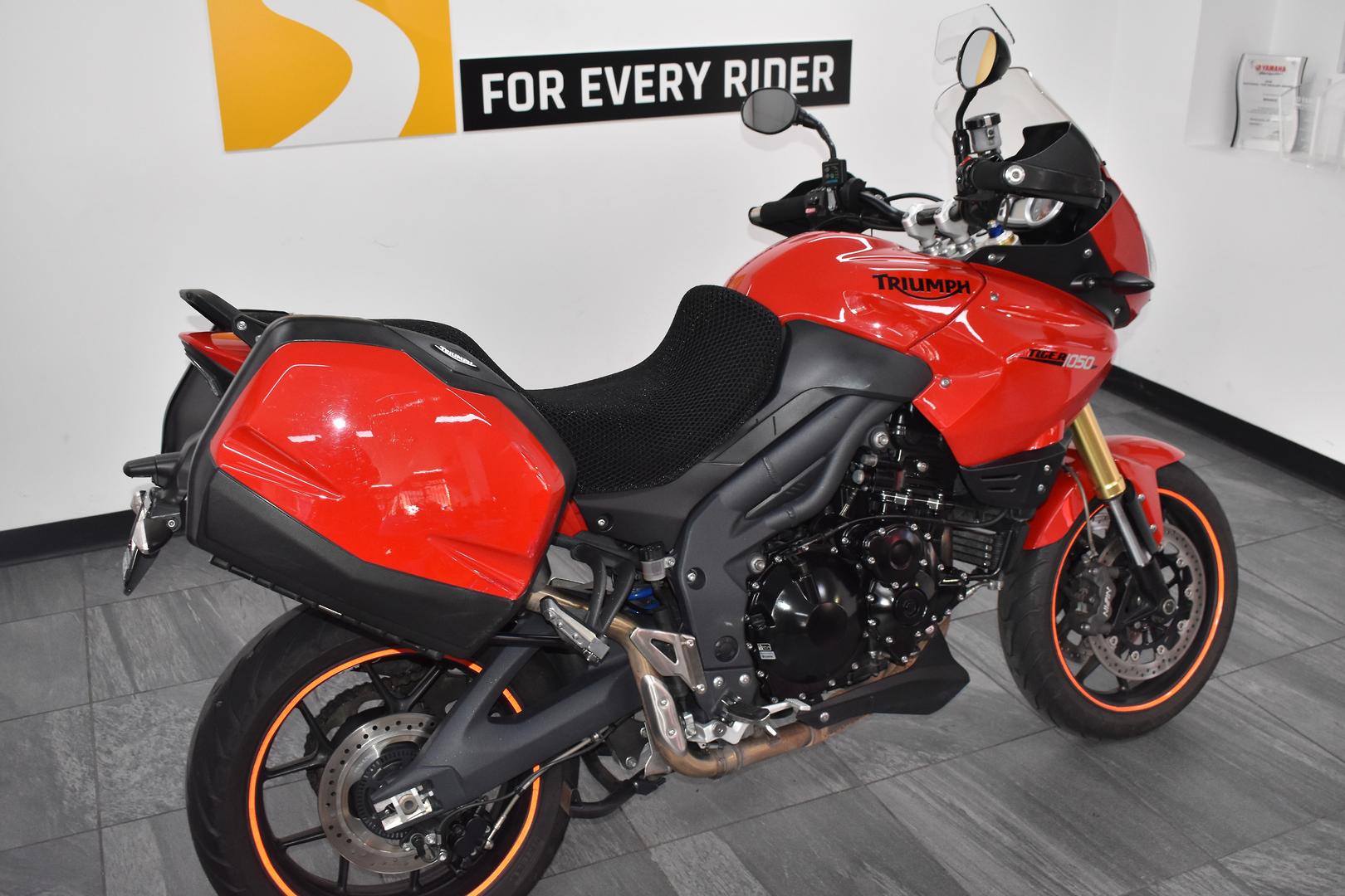 2013 TRIUMPH TIGER 1050 SE (ABS) SPORTS