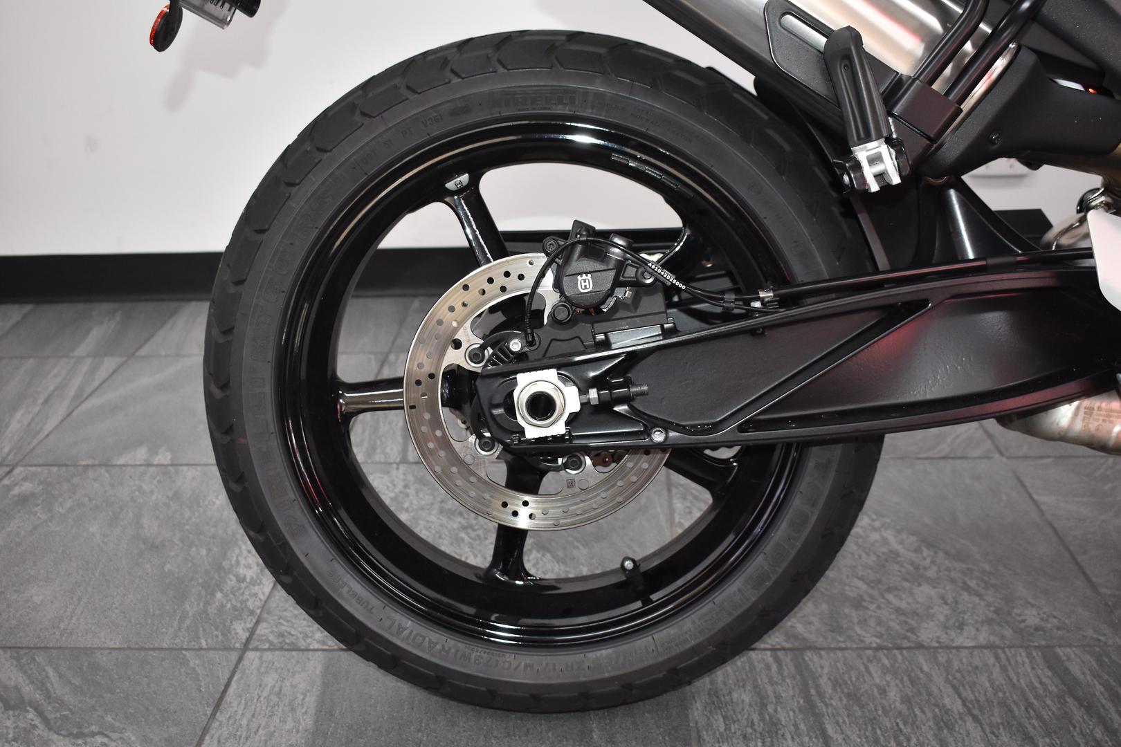 2024 HUSQVARNA SVARTPILEN 801 ROAD