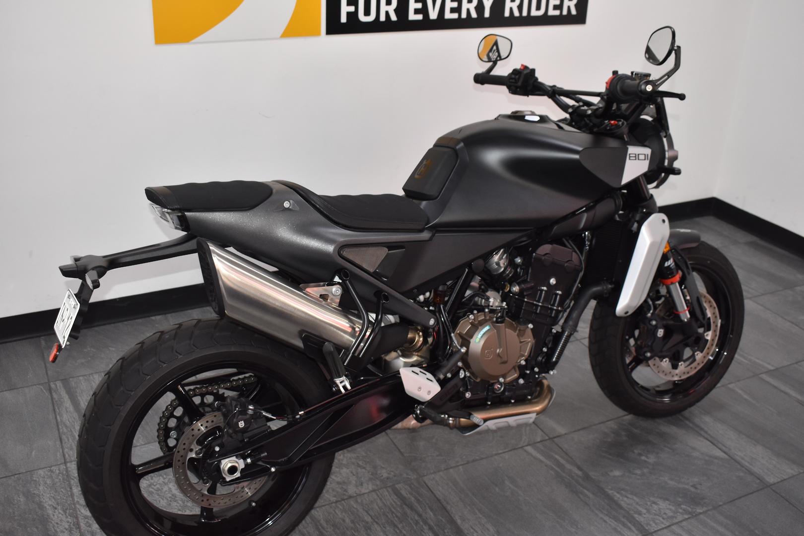 2024 HUSQVARNA SVARTPILEN 801 ROAD