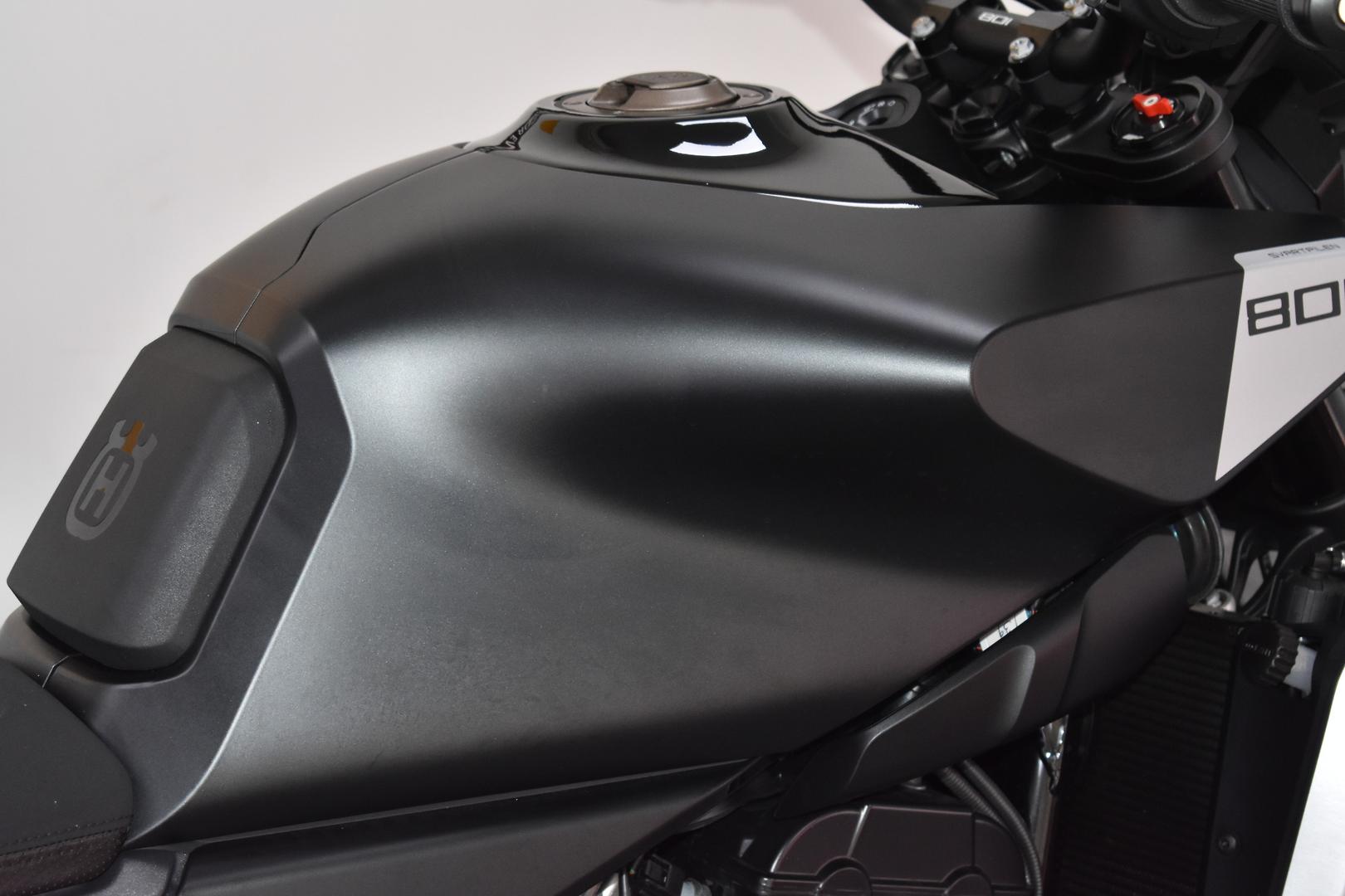 2024 HUSQVARNA SVARTPILEN 801 ROAD