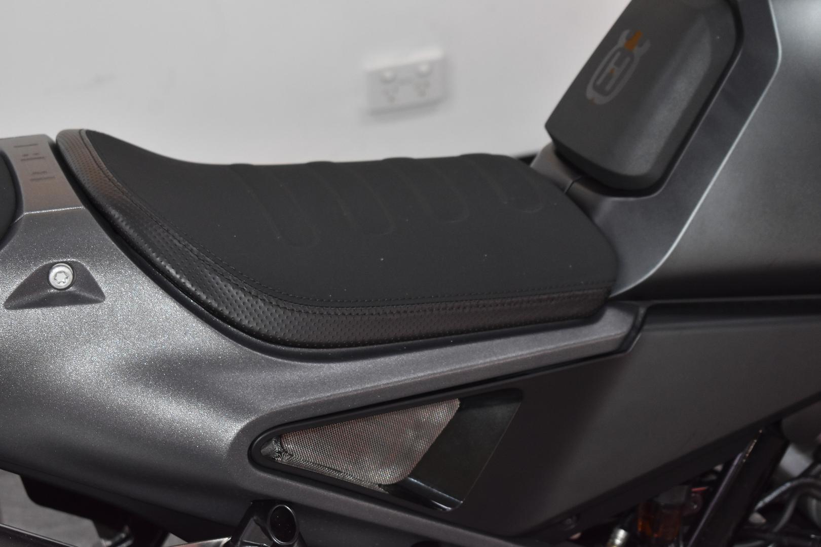 2024 HUSQVARNA SVARTPILEN 801 ROAD
