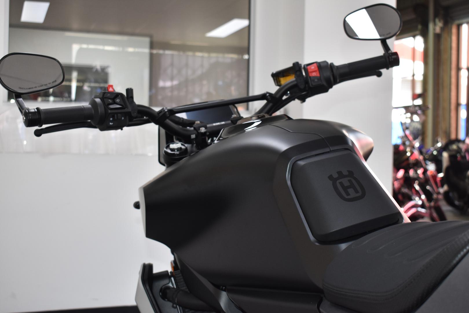 2024 HUSQVARNA SVARTPILEN 801 ROAD