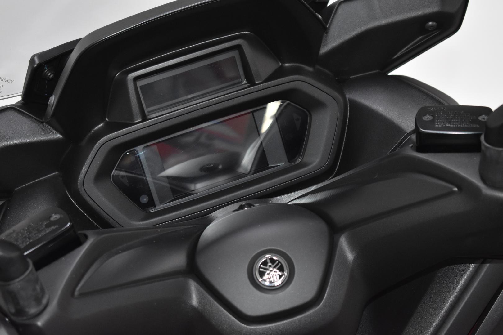2024 YAMAHA XMAX 300 SCOOTER