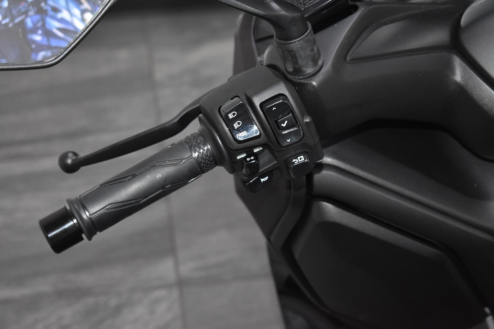 2024 YAMAHA XMAX 300 SCOOTER