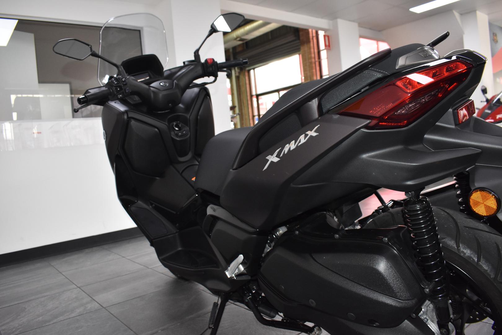 2024 YAMAHA XMAX 300 SCOOTER