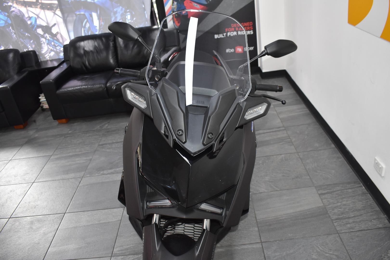 2024 YAMAHA XMAX 300 SCOOTER