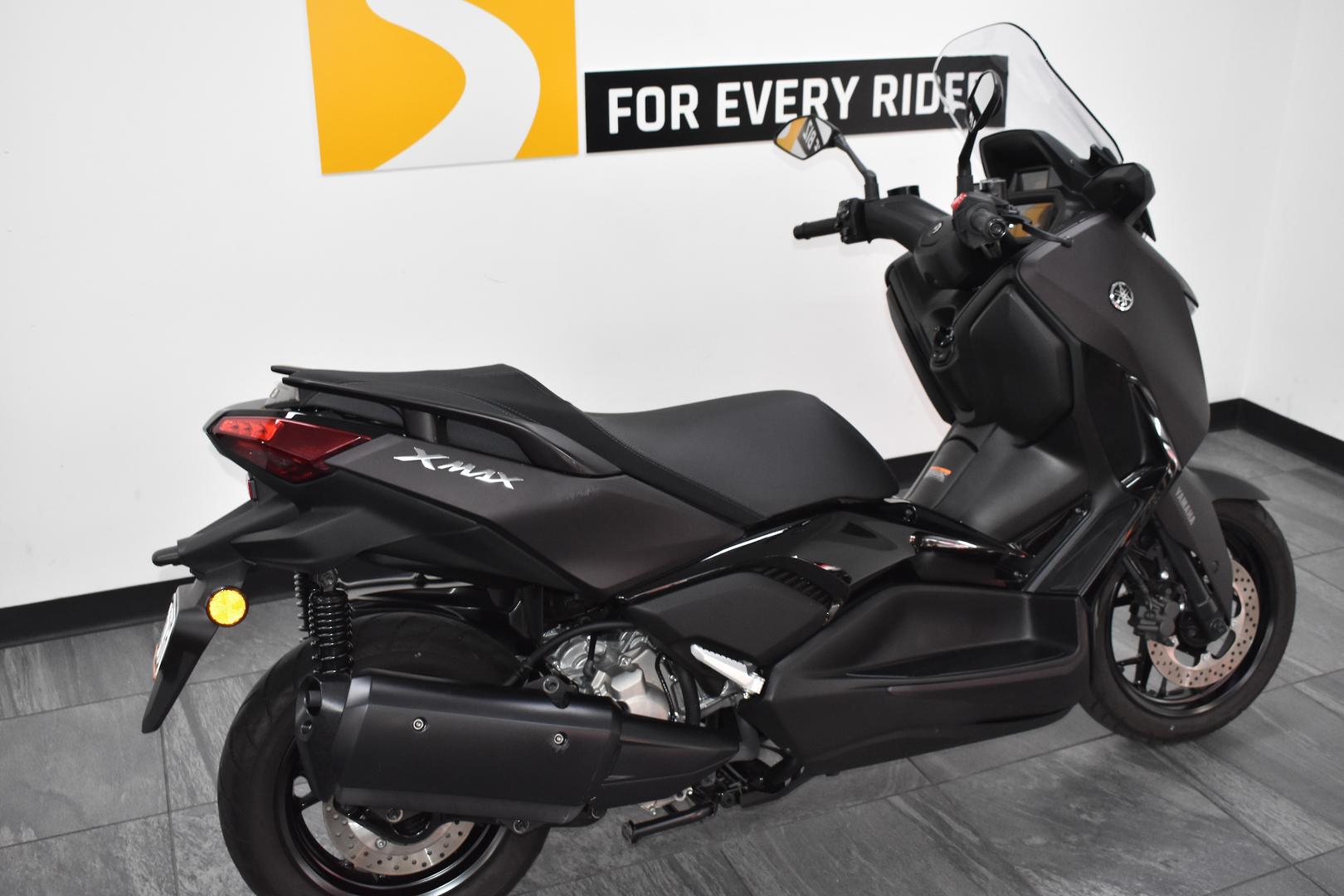 2024 YAMAHA XMAX 300 SCOOTER