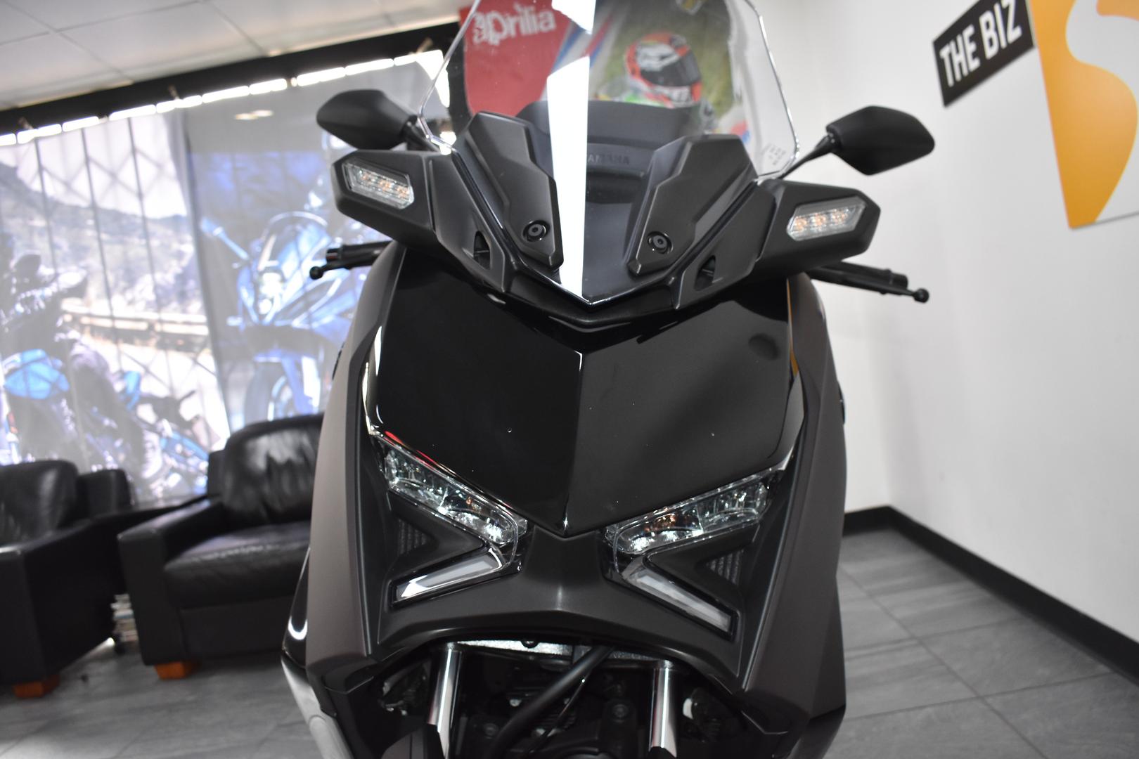2024 YAMAHA XMAX 300 SCOOTER