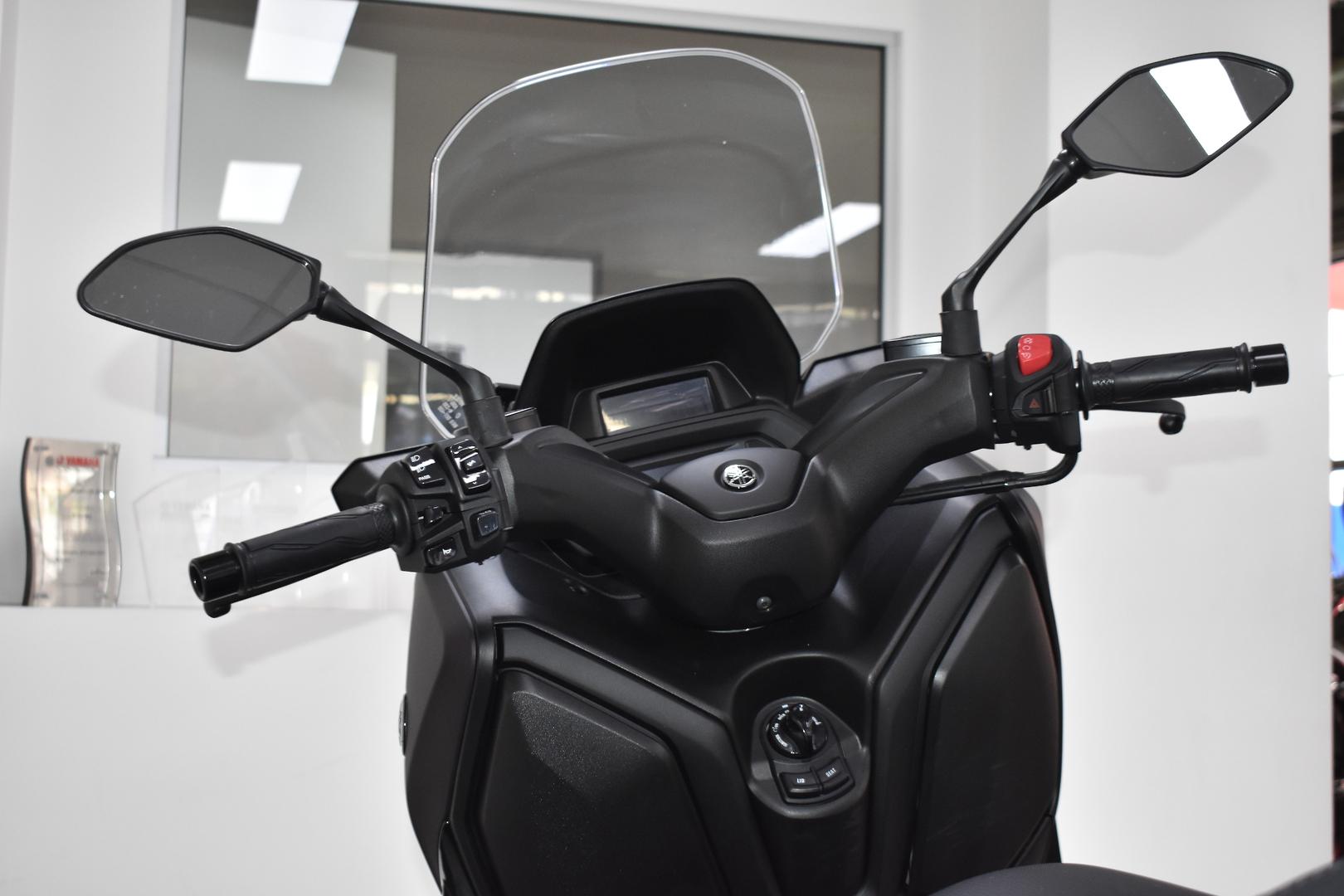 2024 YAMAHA XMAX 300 SCOOTER