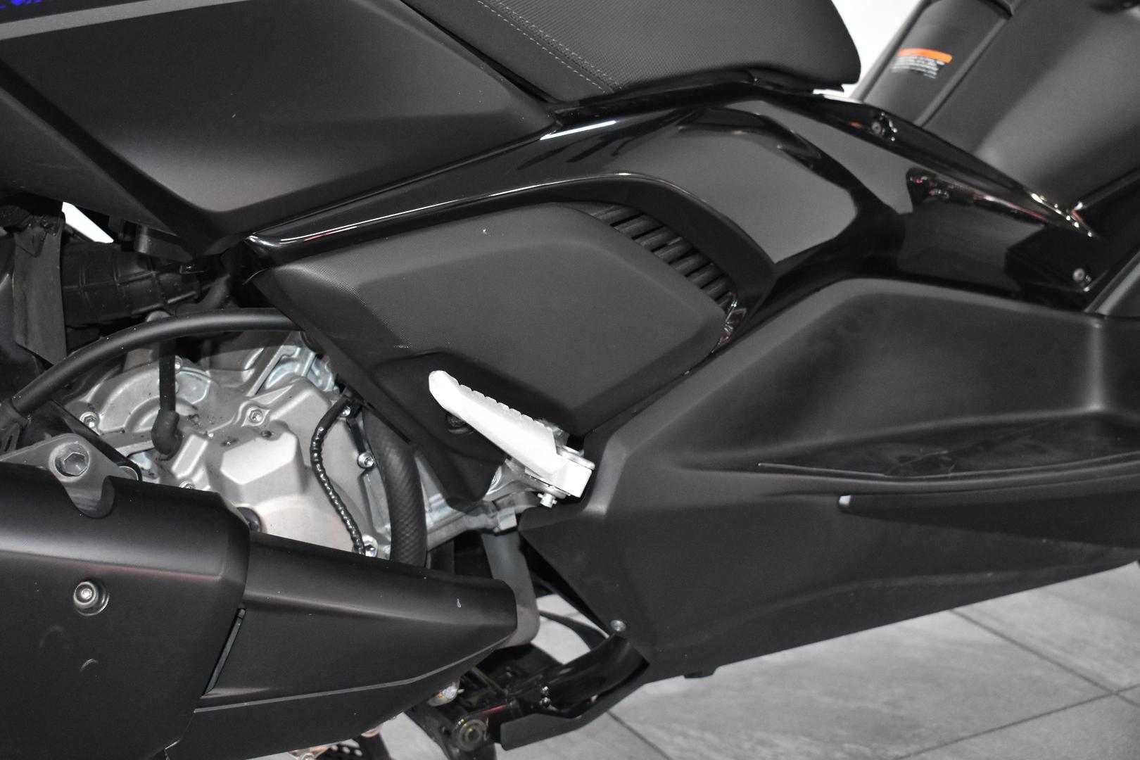 2024 YAMAHA XMAX 300 (CZD300A) SCOOTER