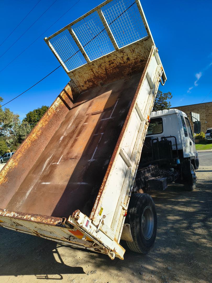 2002 ISUZU FRR FY 550 MEDIUM 6 SP MANUAL TIPPER