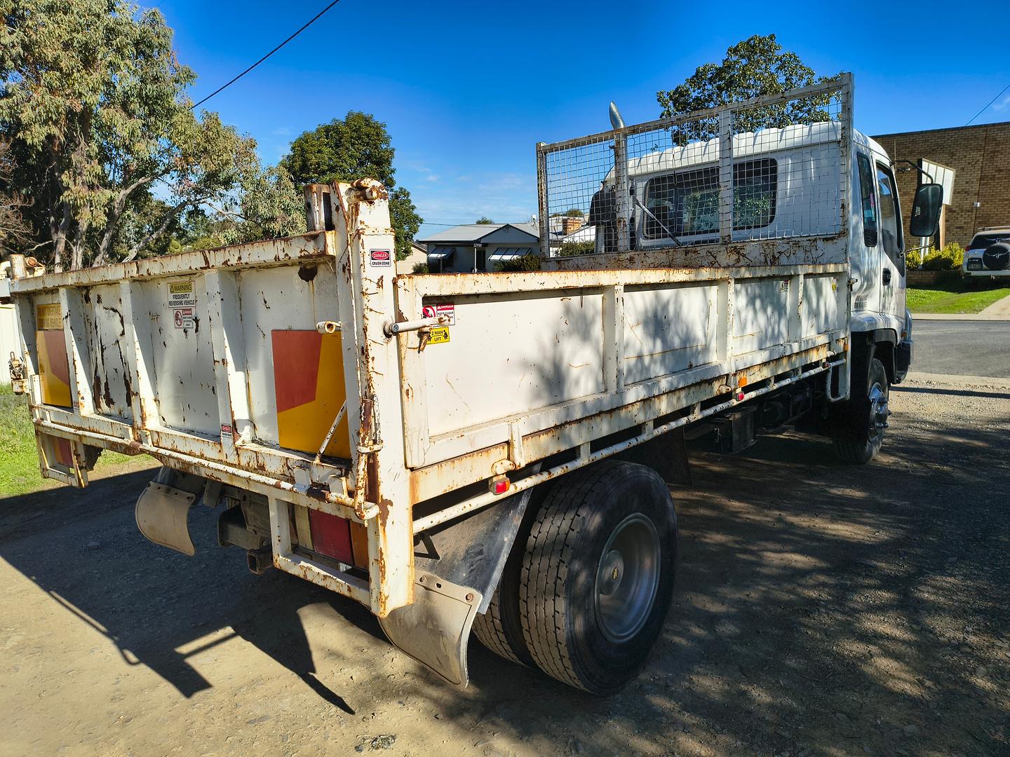 2002 ISUZU FRR FY 550 MEDIUM 6 SP MANUAL TIPPER